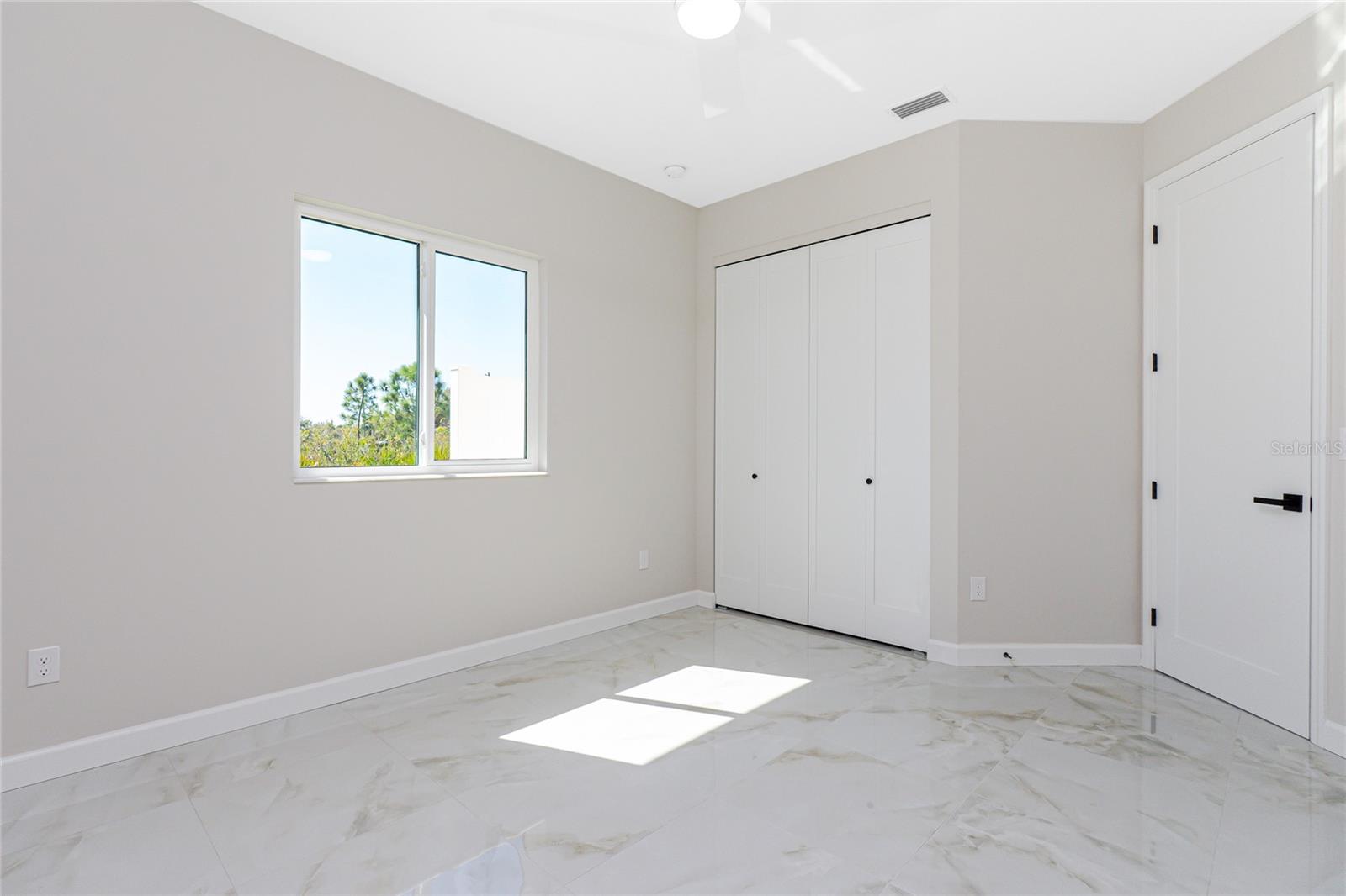 Image 26 of 45 For 242 Brig Circle W