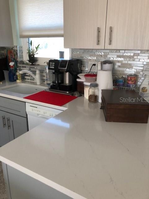 Listing photo id 10 for 1070 Lampp Drive