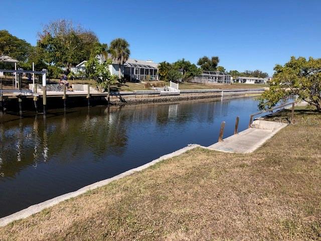 Listing photo id 14 for 1070 Lampp Drive