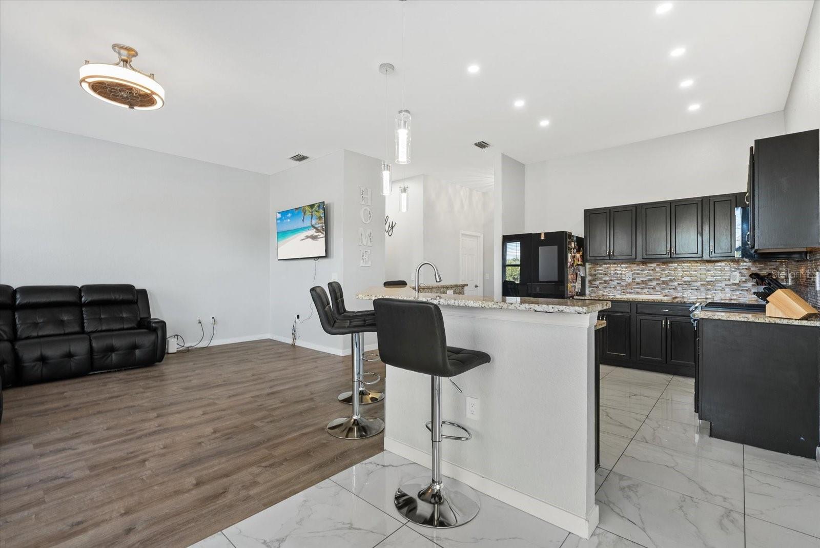 Image 13 of 34 For 2668 Clovelon Street