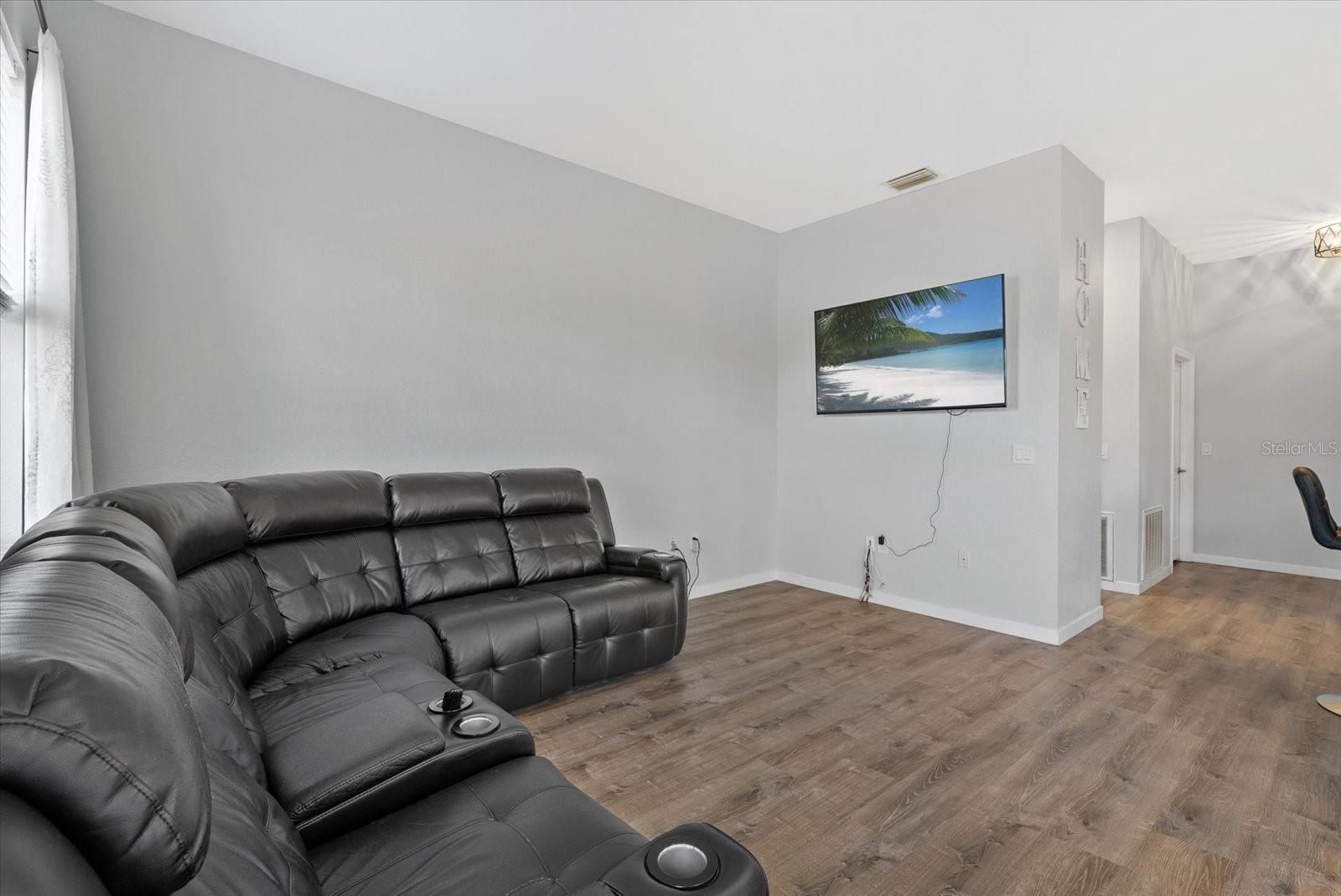 Image 19 of 34 For 2668 Clovelon Street