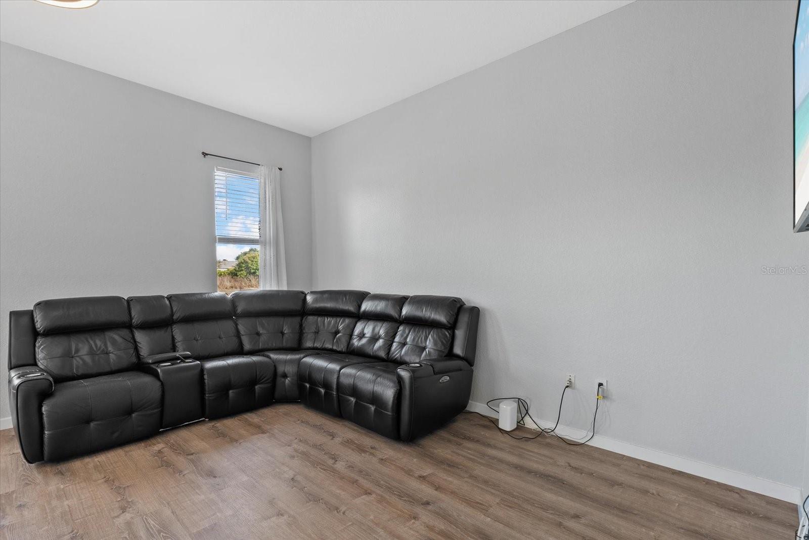 Image 20 of 34 For 2668 Clovelon Street