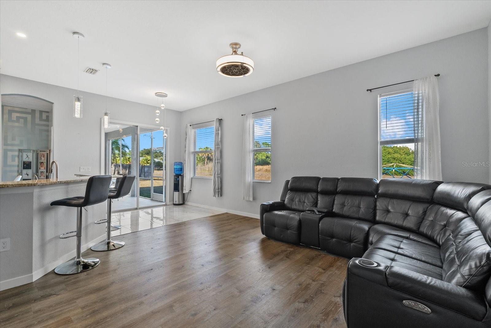 Image 21 of 34 For 2668 Clovelon Street