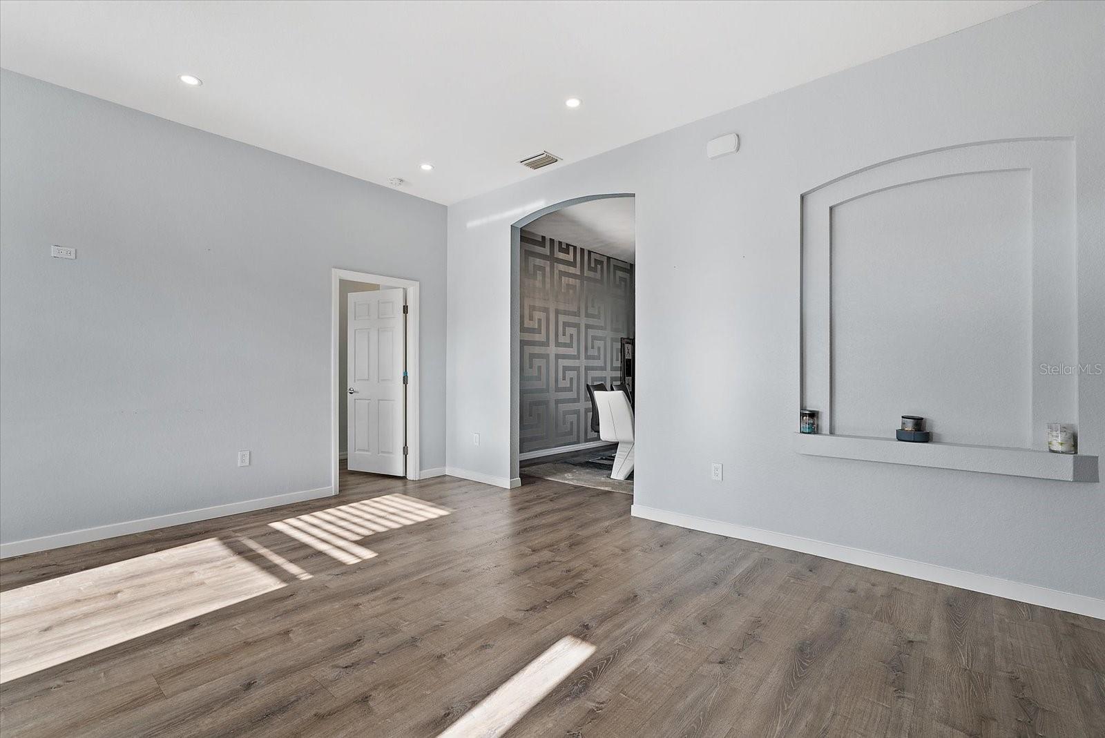 Image 7 of 34 For 2668 Clovelon Street