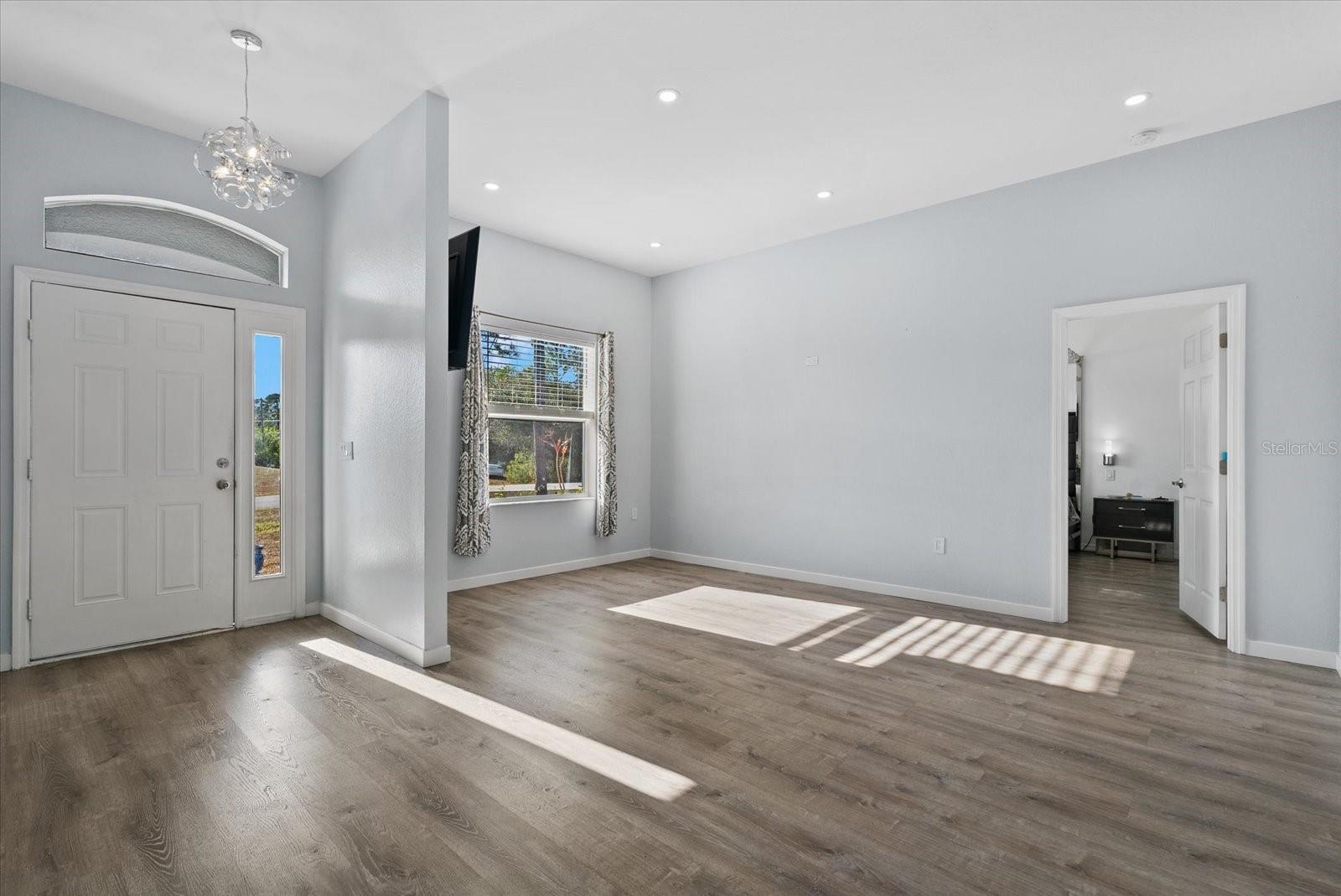 Image 8 of 34 For 2668 Clovelon Street