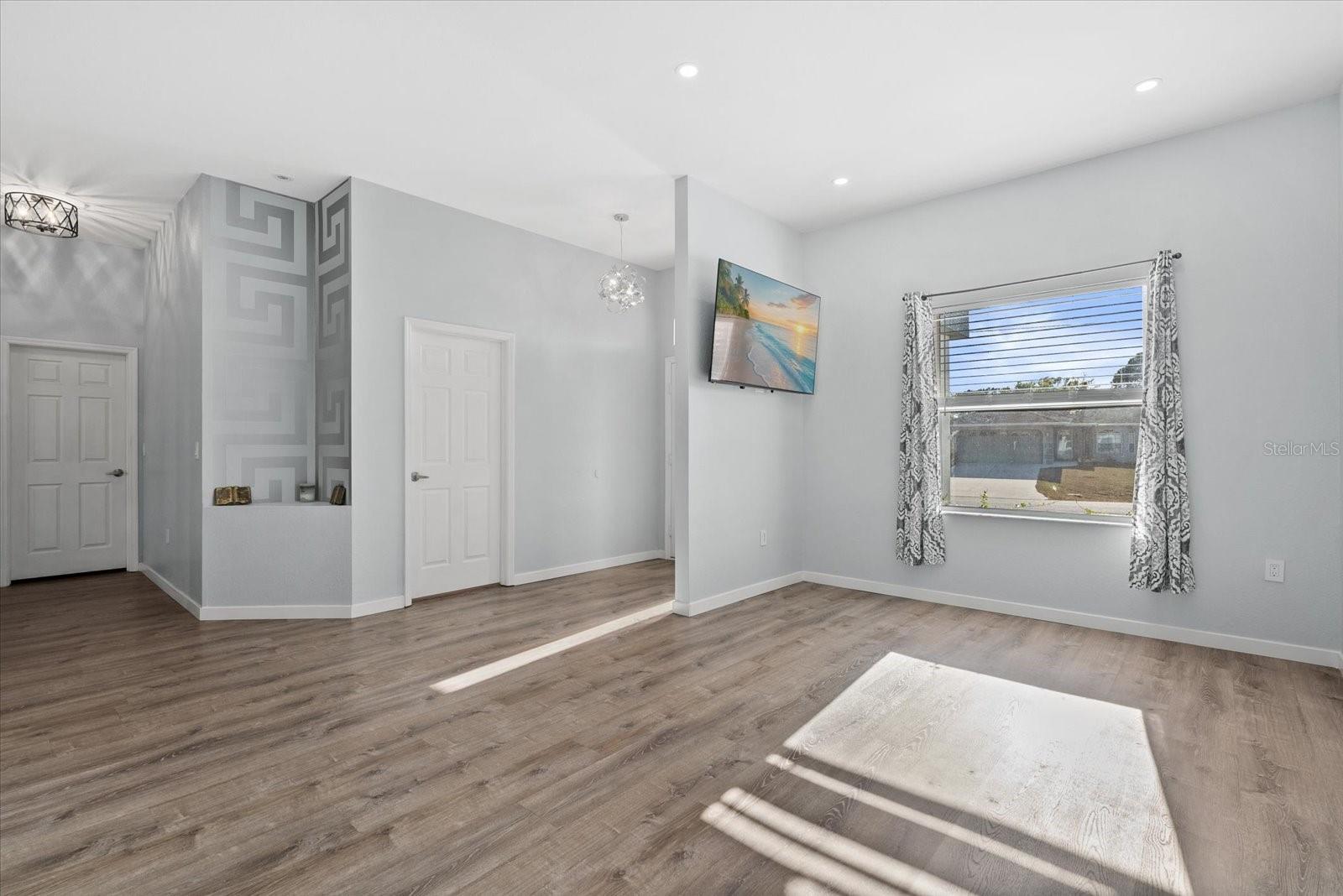 Image 9 of 34 For 2668 Clovelon Street