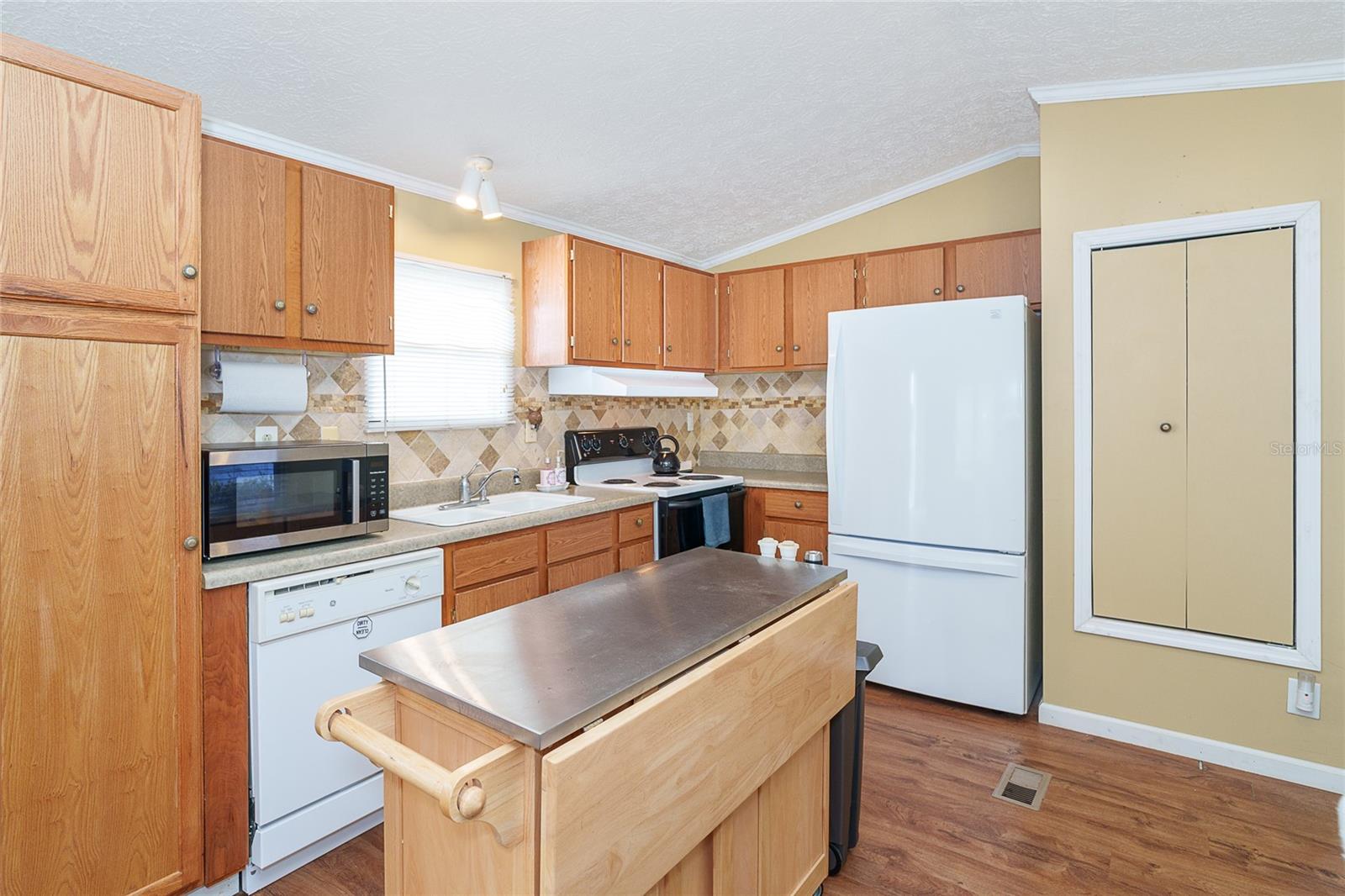 Image 16 of 46 For 8320 Riverside Drive 94