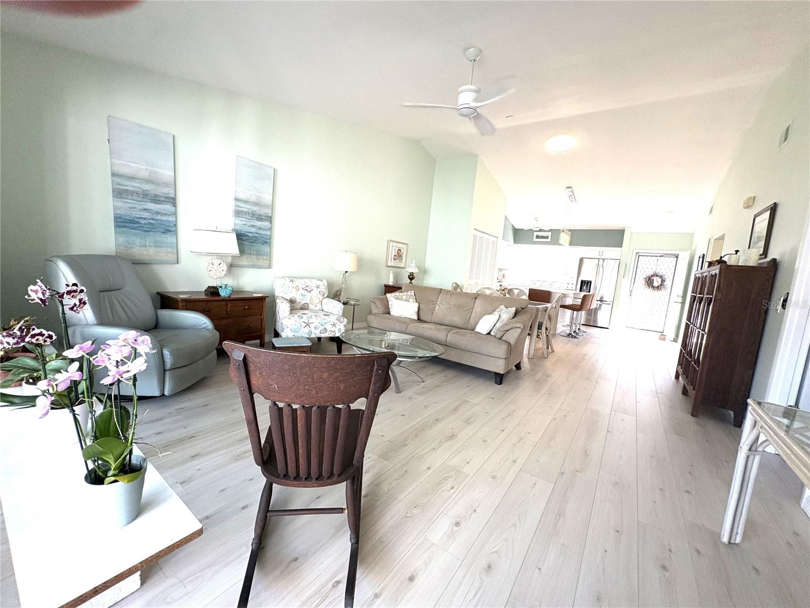 Image 3 of 14 For 6468 Hamlet Drive 4b