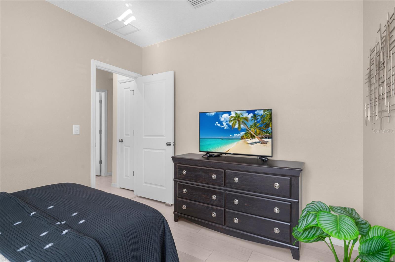 Image 24 of 55 For 6236 Springmont Loop