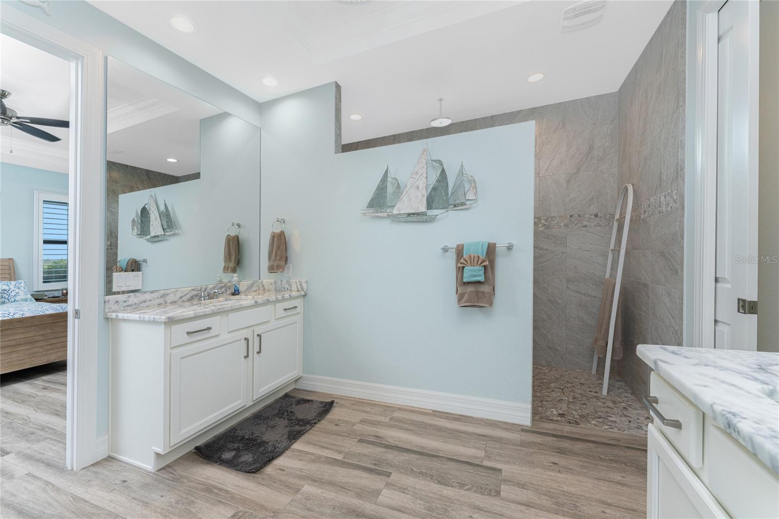 Image 24 of 86 For 401 Albatross Road