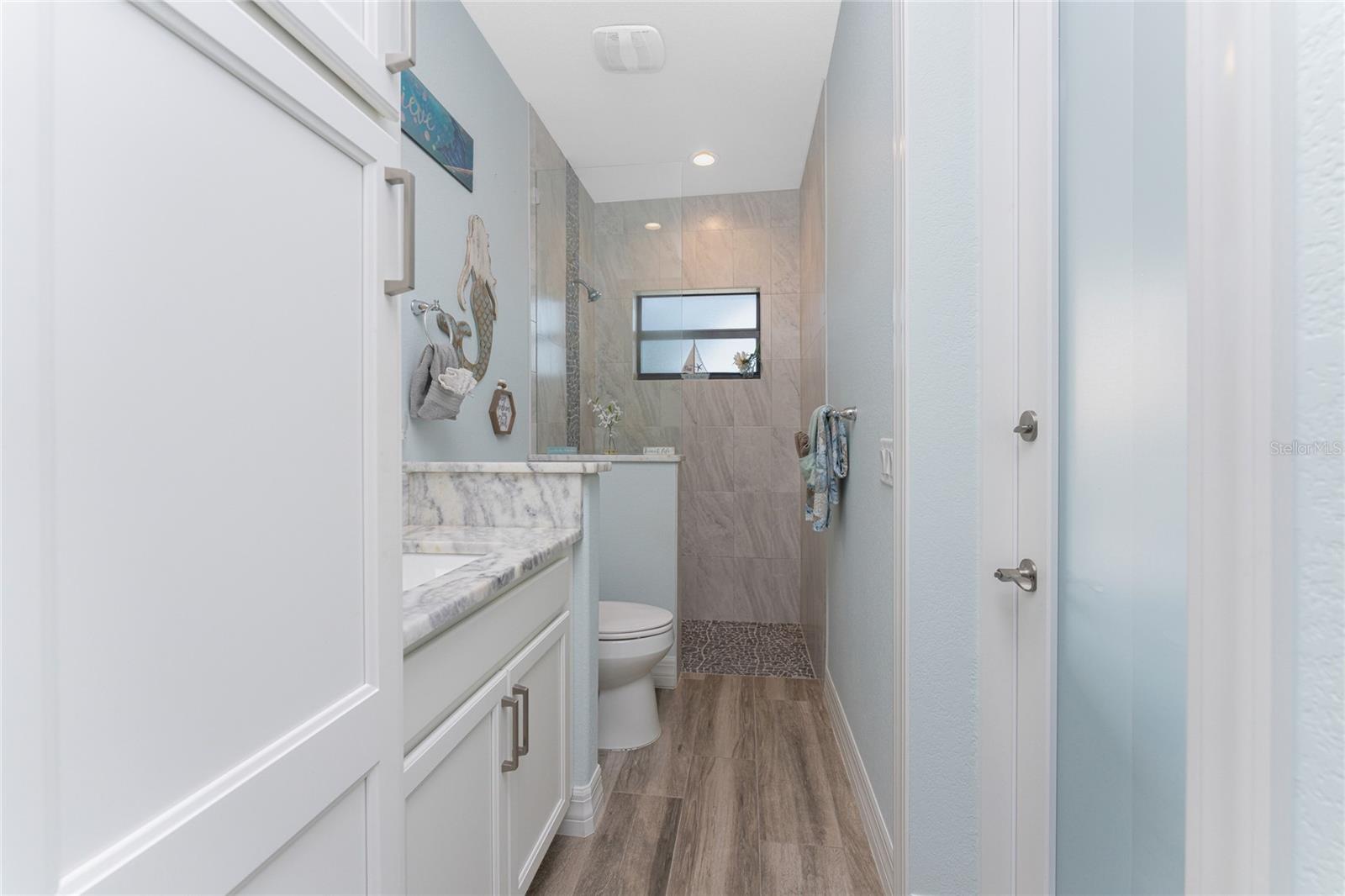 Image 38 of 86 For 401 Albatross Road