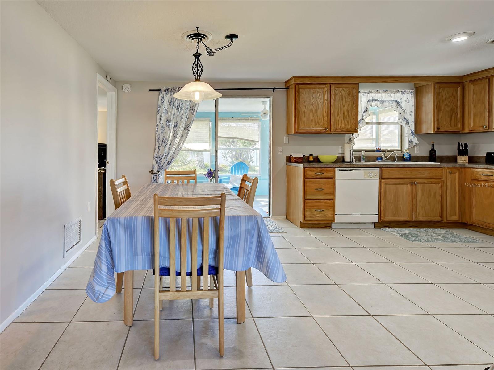 Image 12 of 39 For 1533 Crest Drive