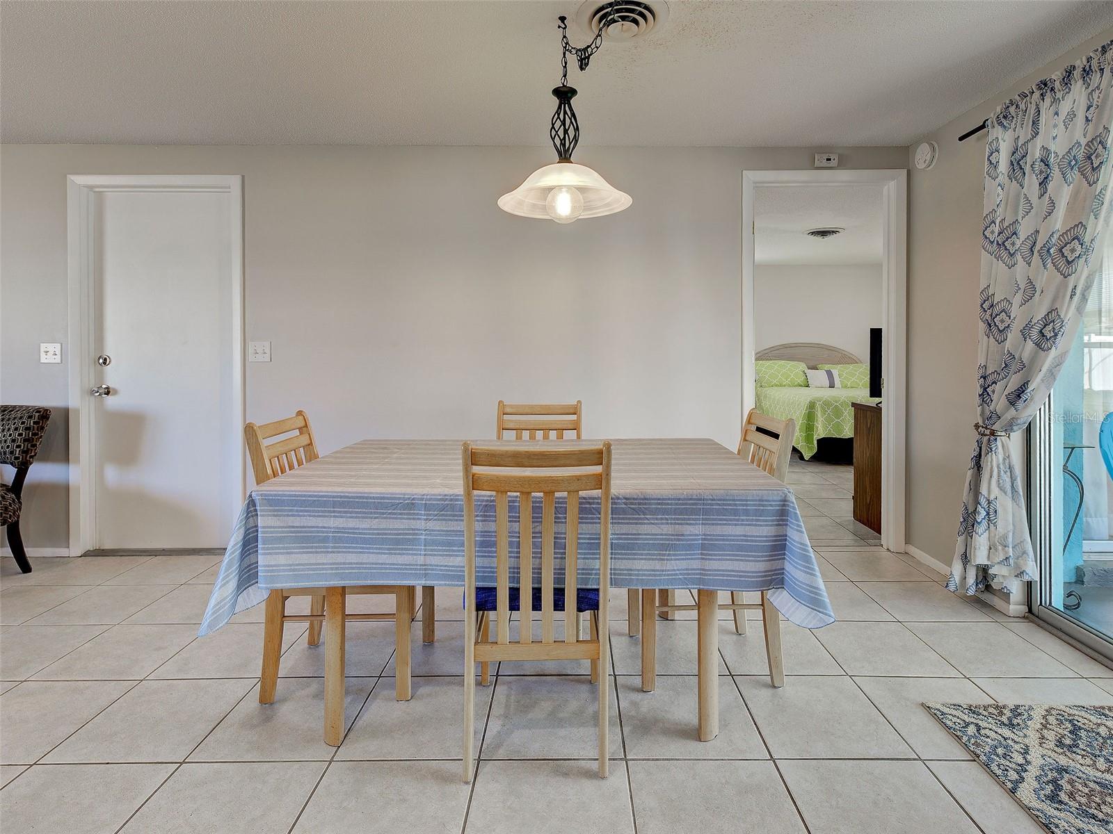 Image 13 of 39 For 1533 Crest Drive