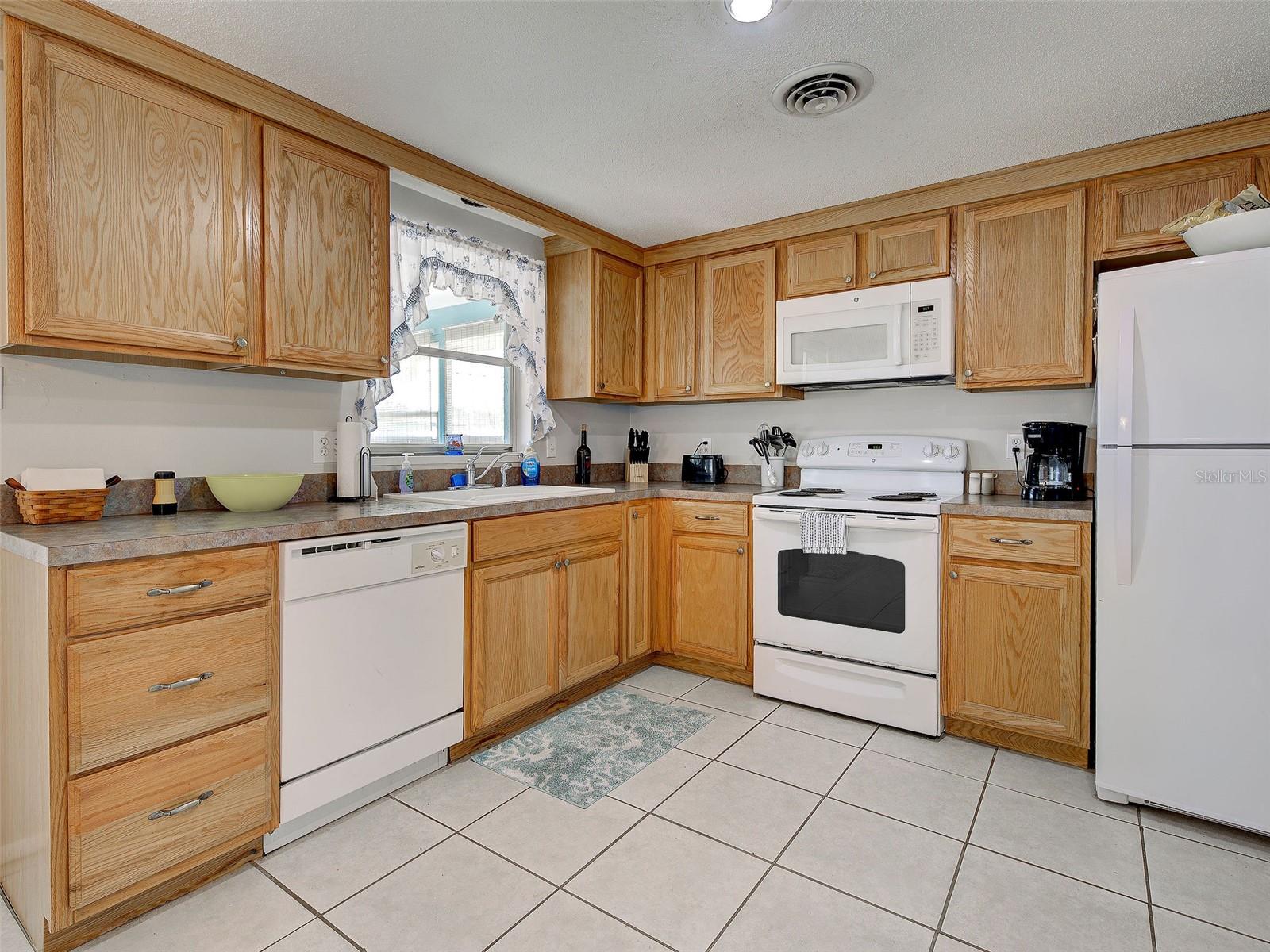 Image 14 of 39 For 1533 Crest Drive