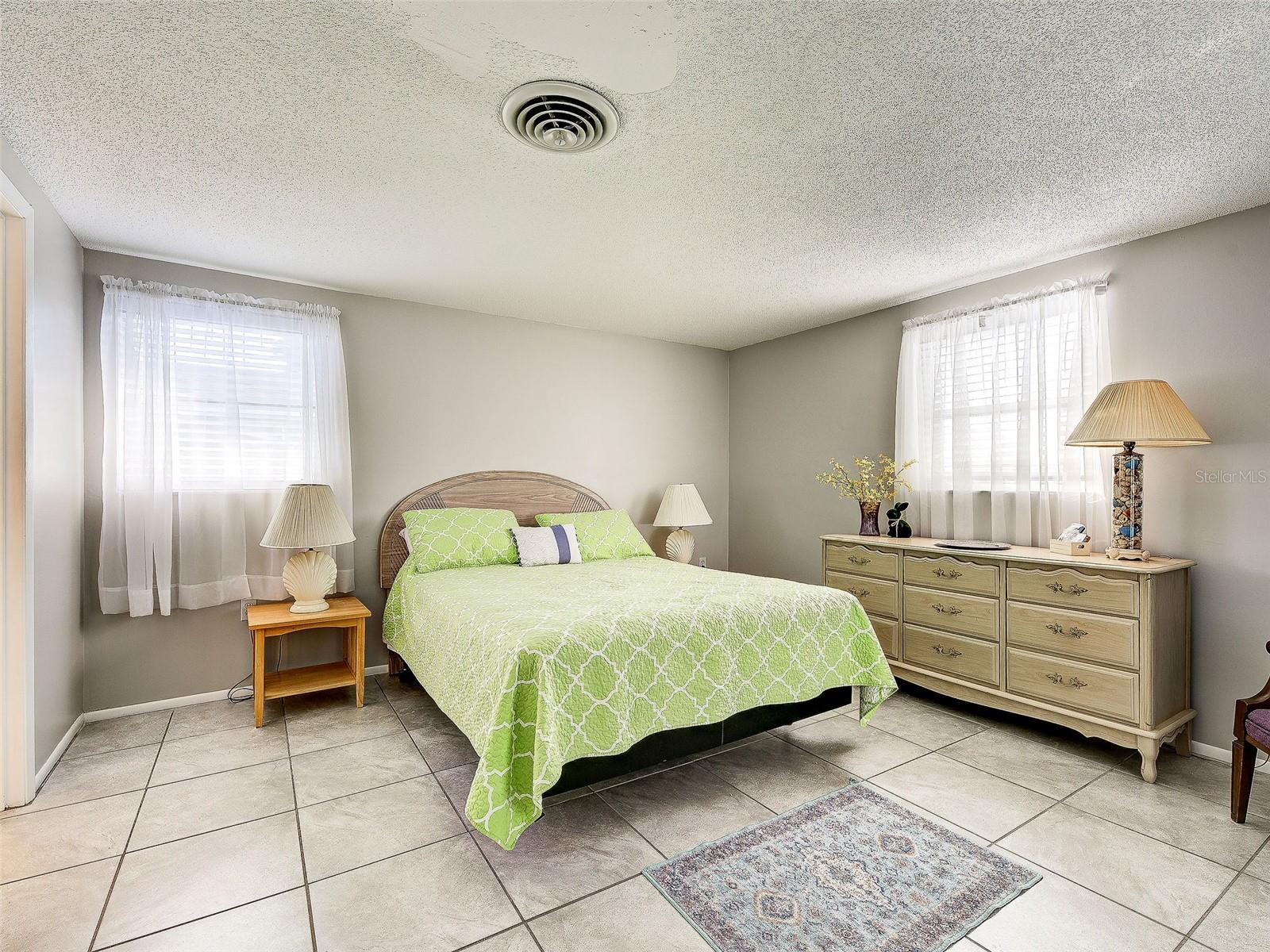 Image 16 of 39 For 1533 Crest Drive