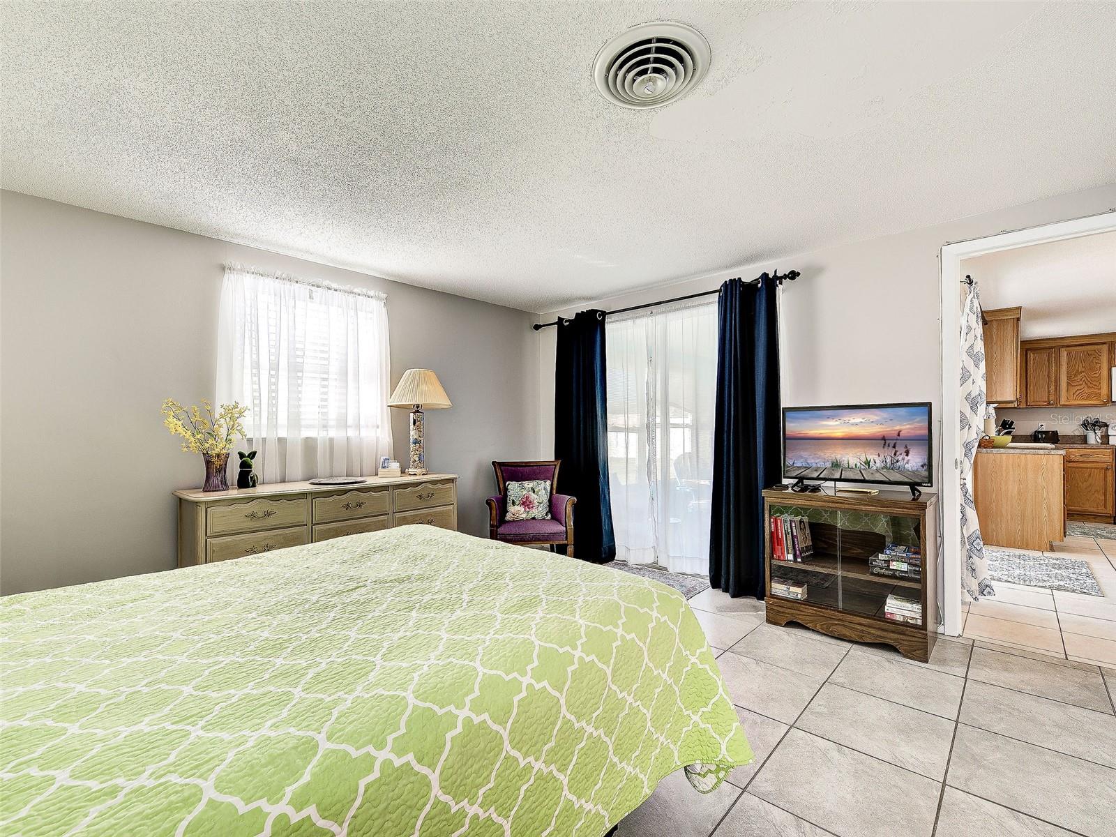 Image 17 of 39 For 1533 Crest Drive