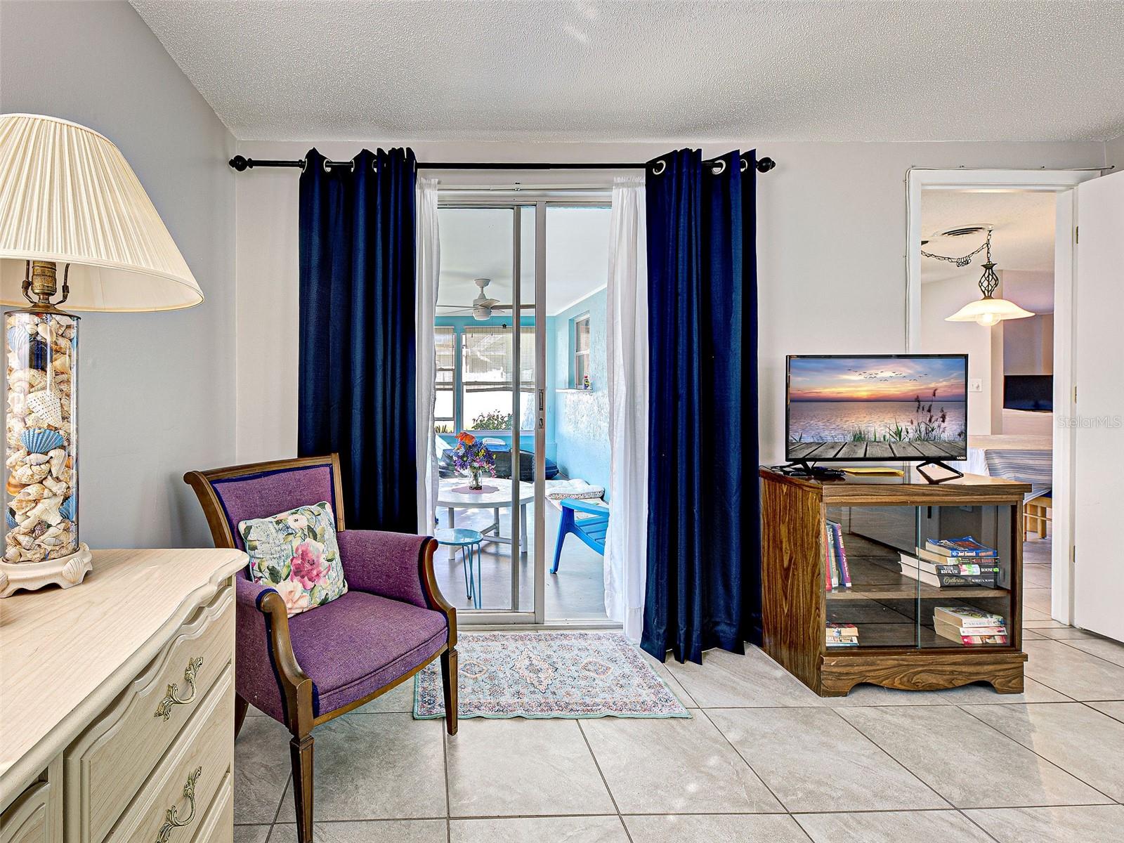 Image 18 of 39 For 1533 Crest Drive