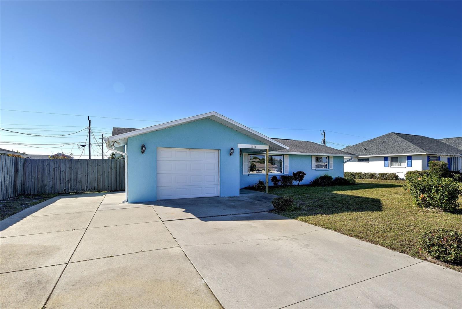 Image 3 of 39 For 1533 Crest Drive