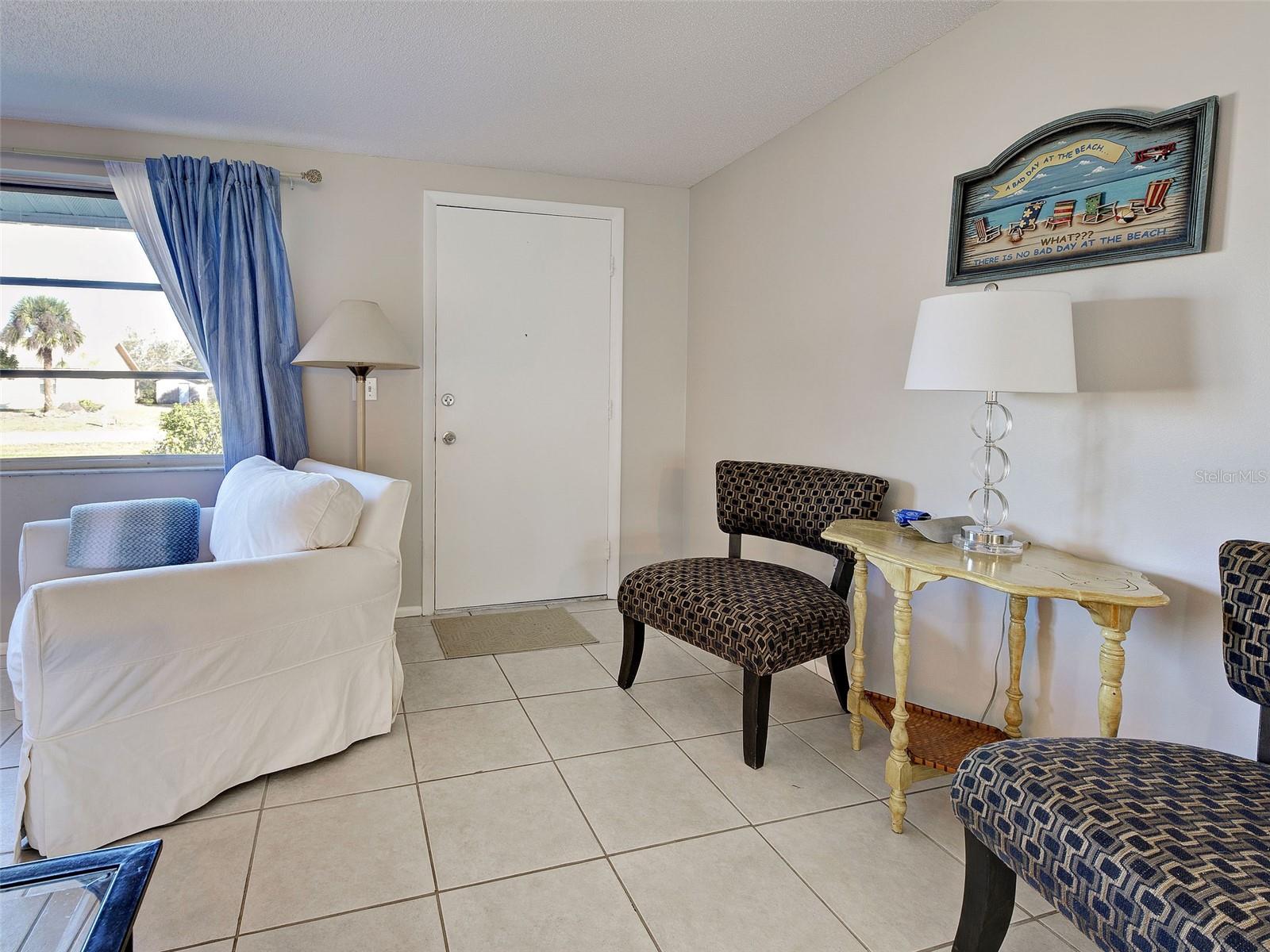 Image 7 of 39 For 1533 Crest Drive