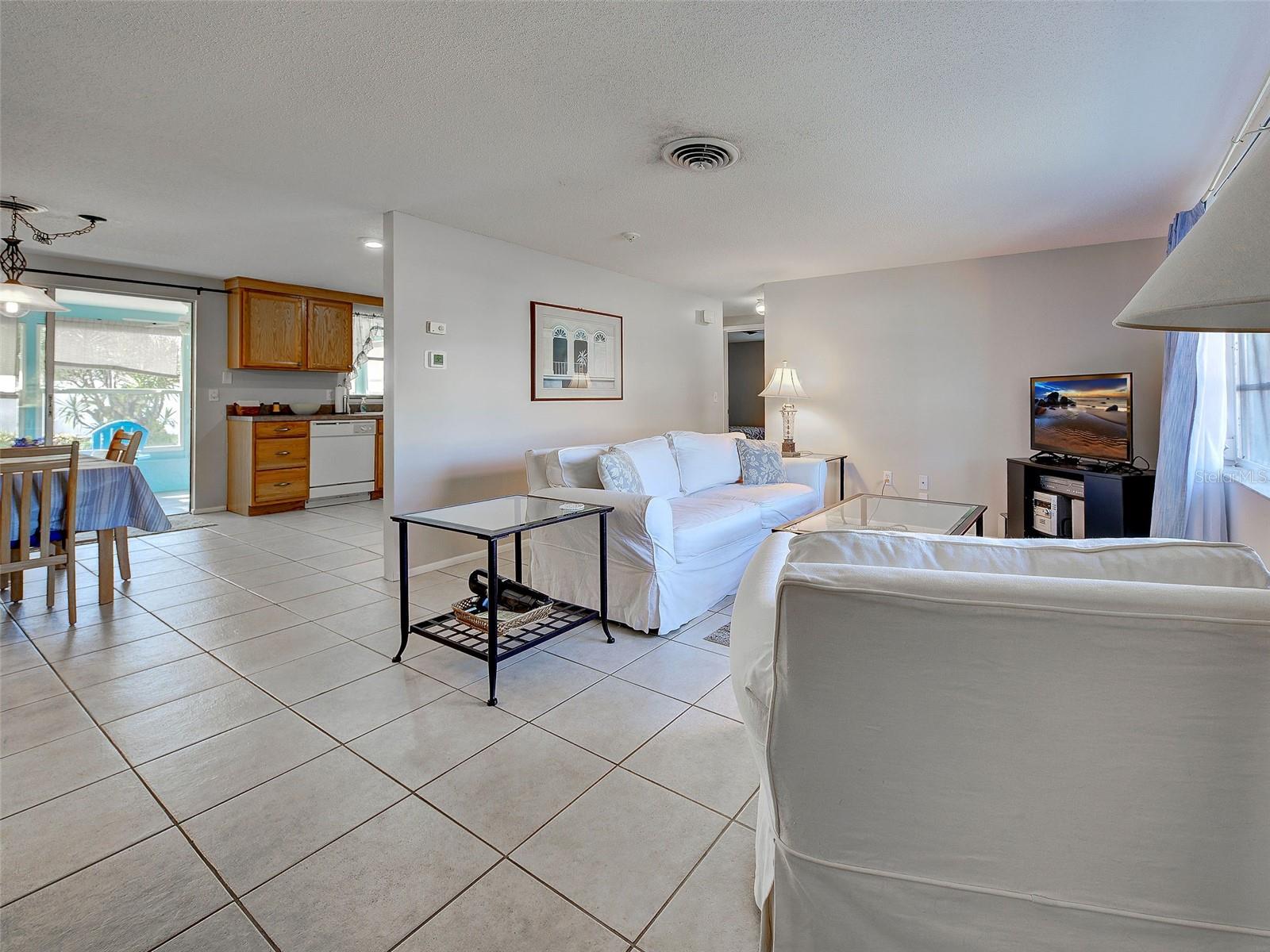 Image 8 of 39 For 1533 Crest Drive