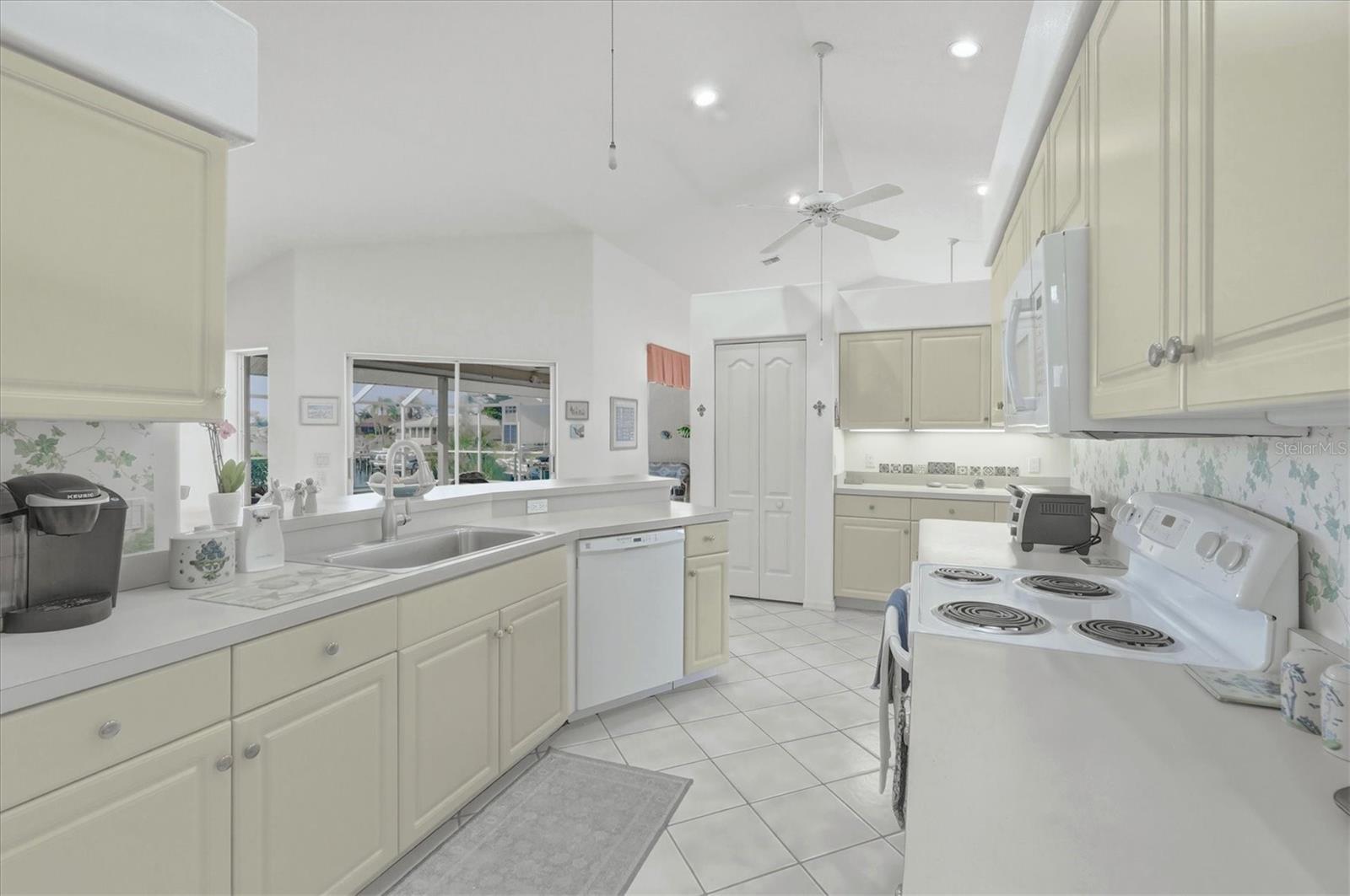 Image 22 of 44 For 157 Englewood Isles Parkway