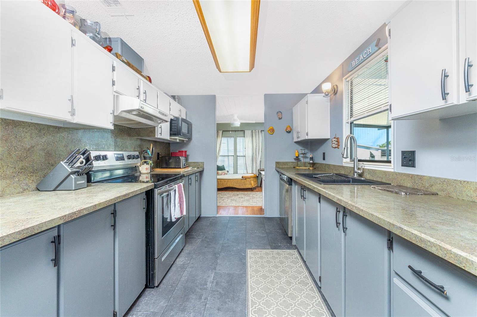 Image 13 of 34 For 8436 Nighthawk Drive