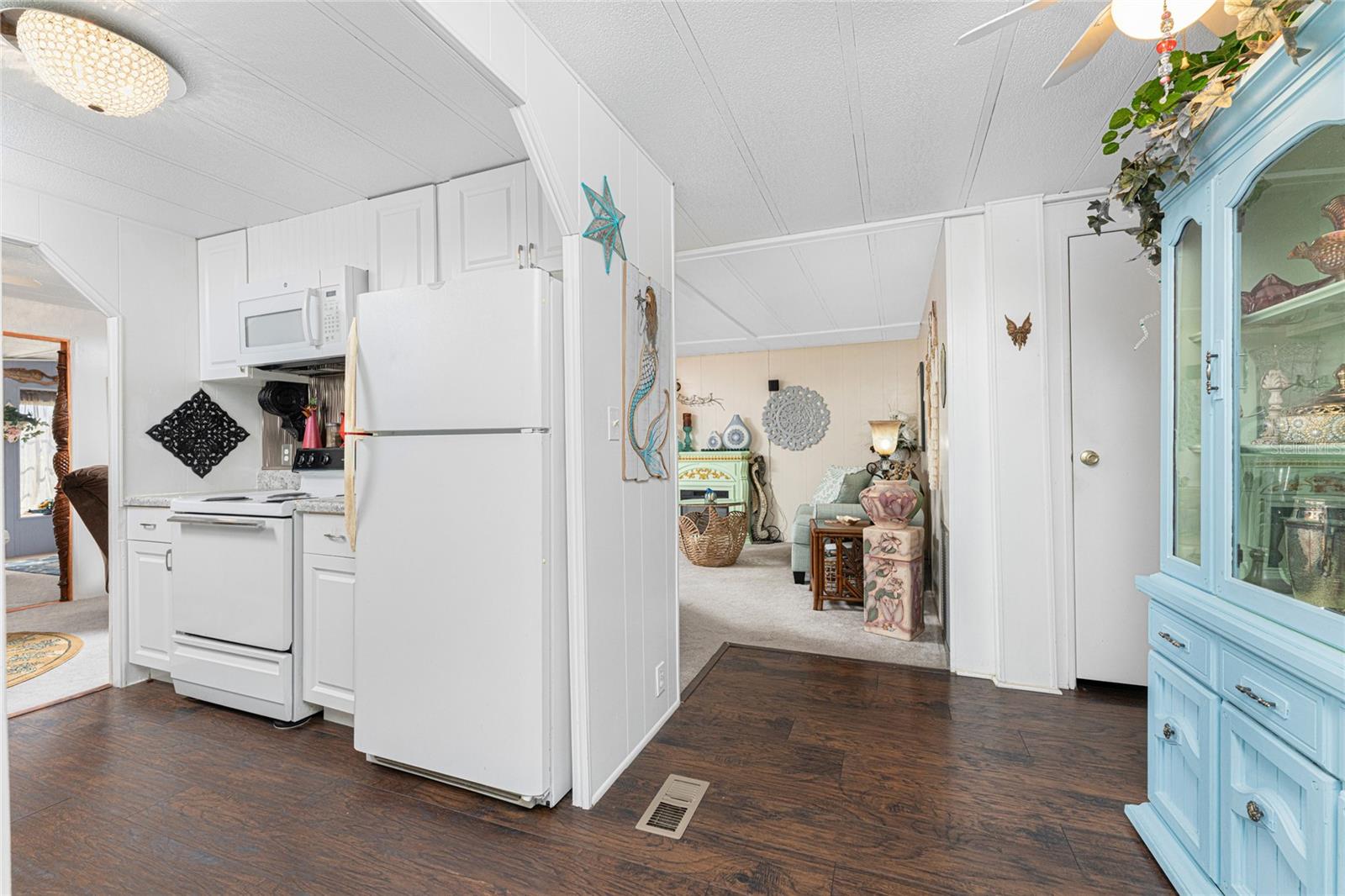 Image 10 of 62 For 327 Calle Liana