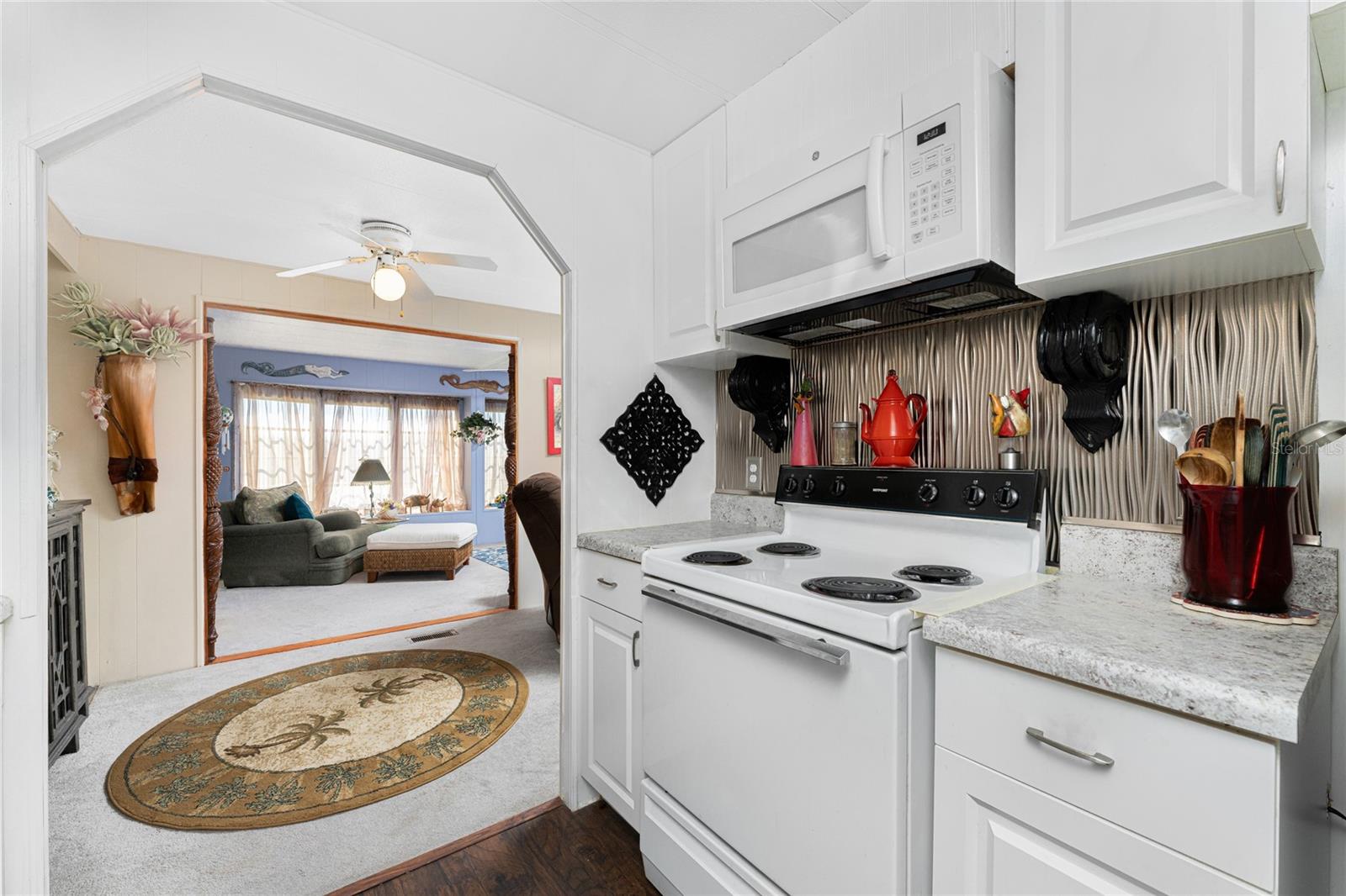 Image 22 of 62 For 327 Calle Liana