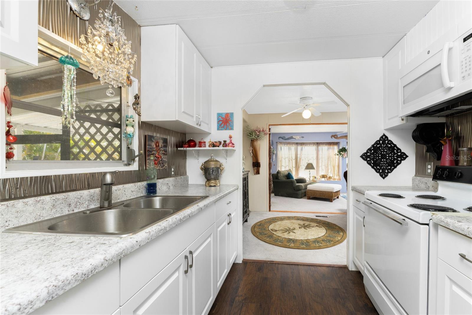 Image 24 of 62 For 327 Calle Liana