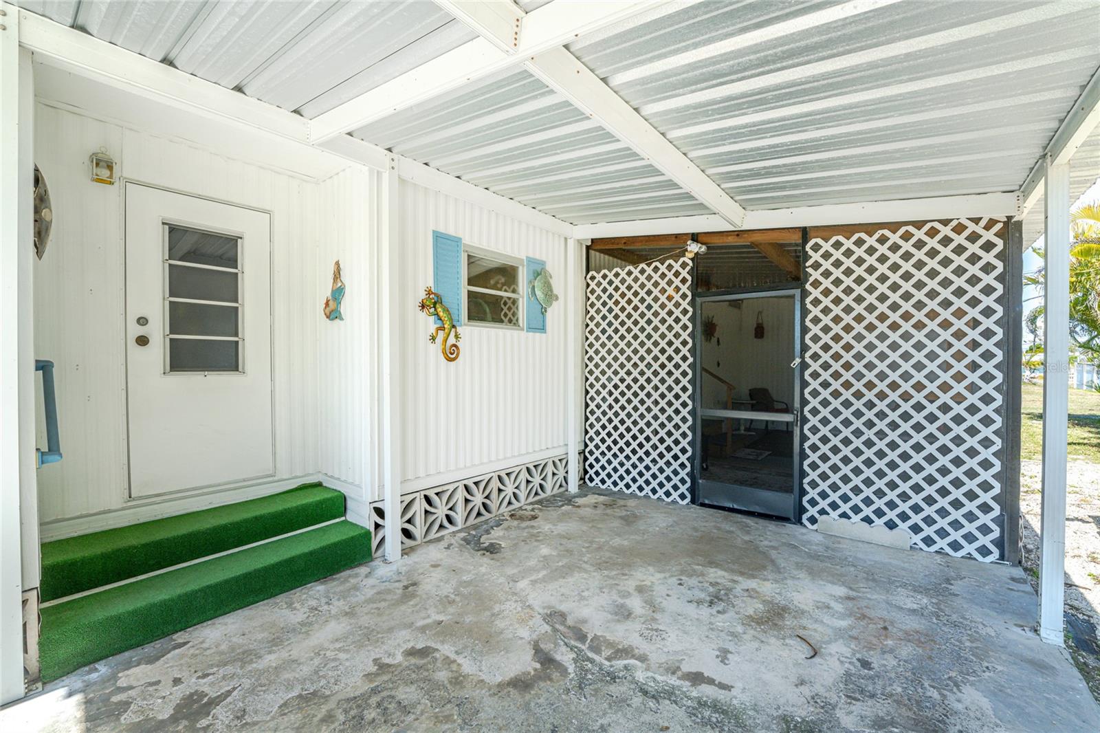 Image 38 of 62 For 327 Calle Liana