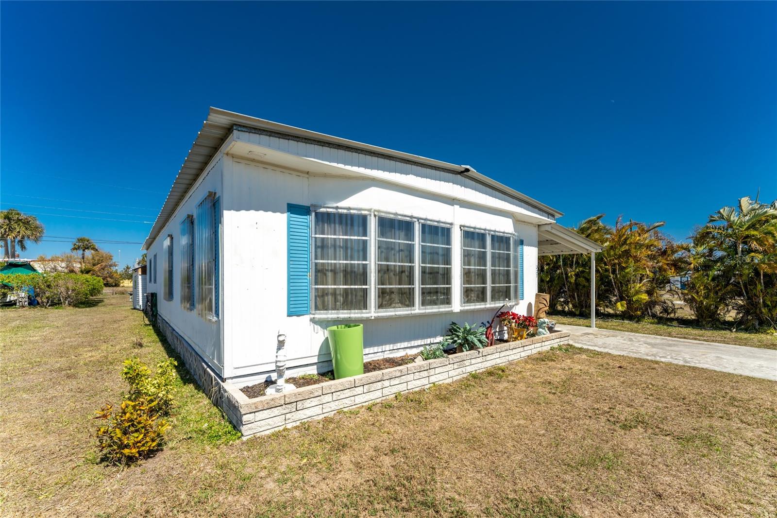 Image 46 of 62 For 327 Calle Liana