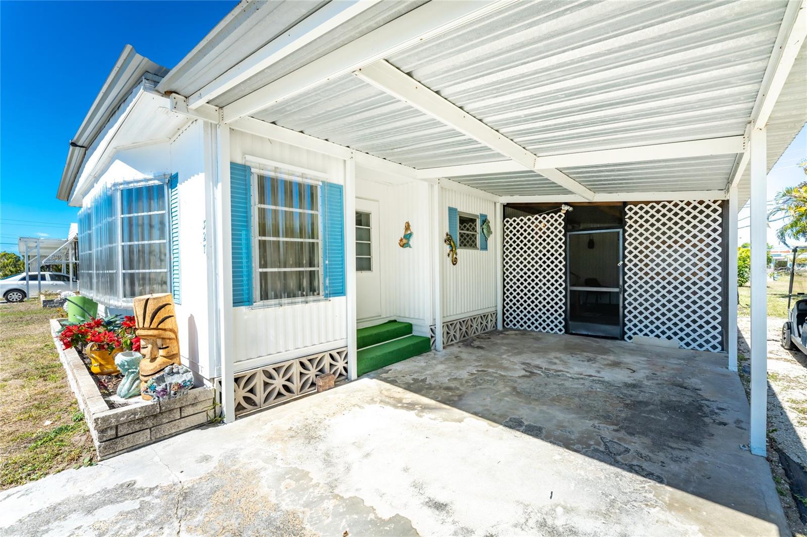 Image 7 of 62 For 327 Calle Liana