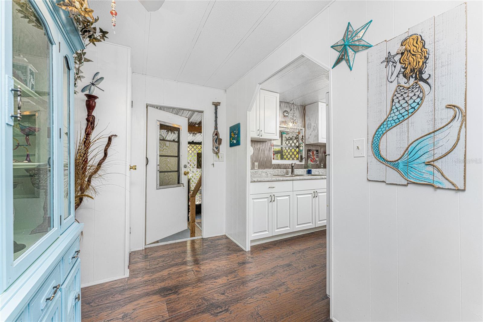 Image 9 of 62 For 327 Calle Liana