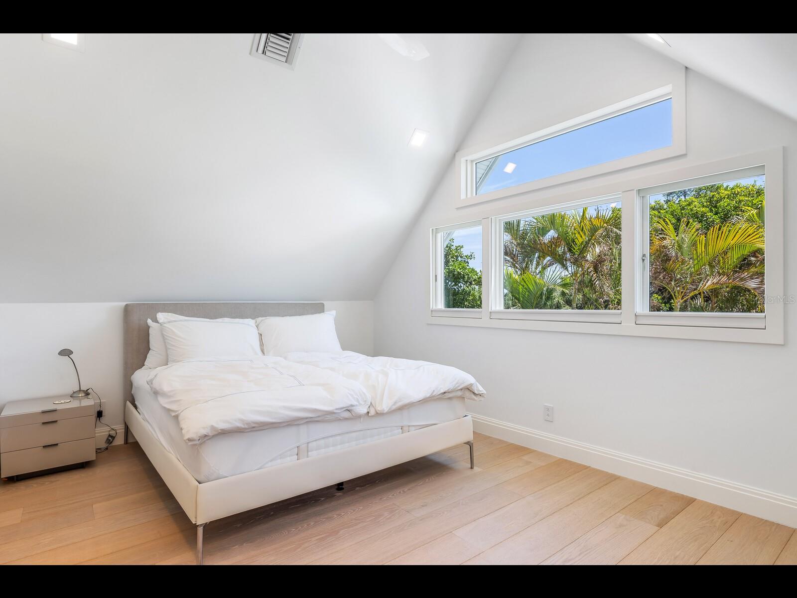 Image 22 of 66 For 2021 20th Street W