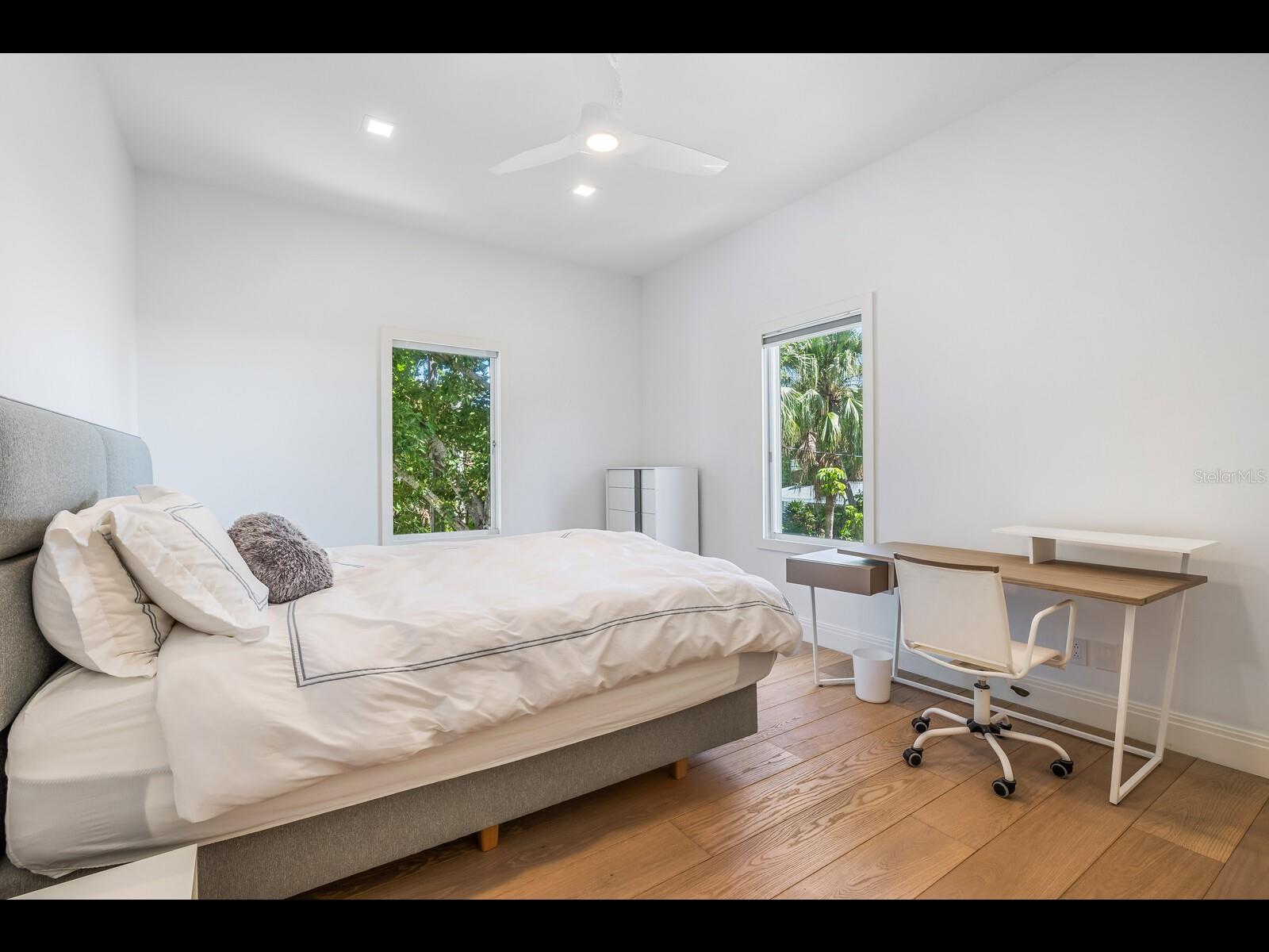 Image 24 of 66 For 2021 20th Street W