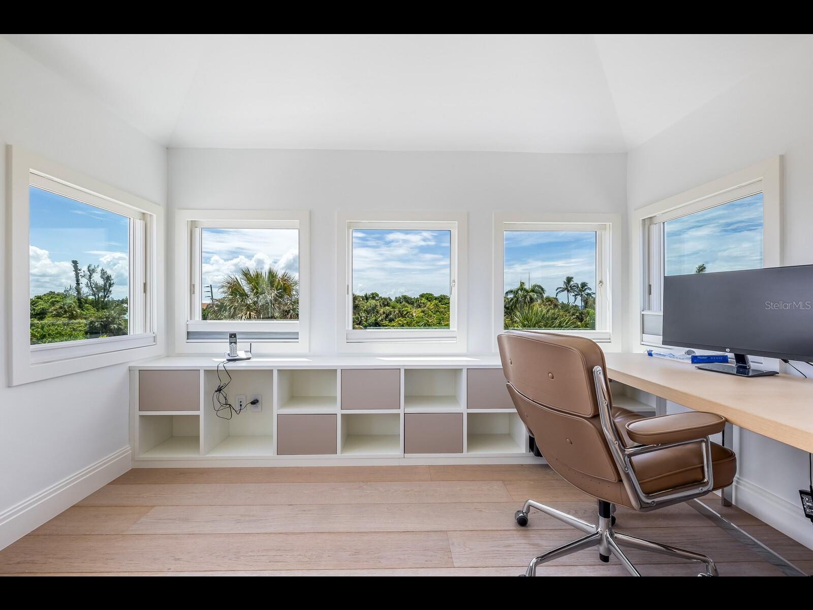 Image 30 of 66 For 2021 20th Street W