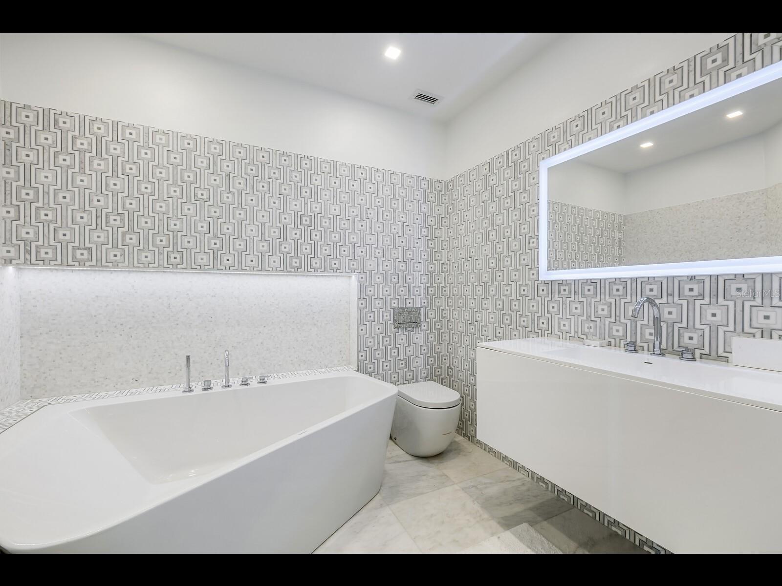 Image 38 of 66 For 2021 20th Street W