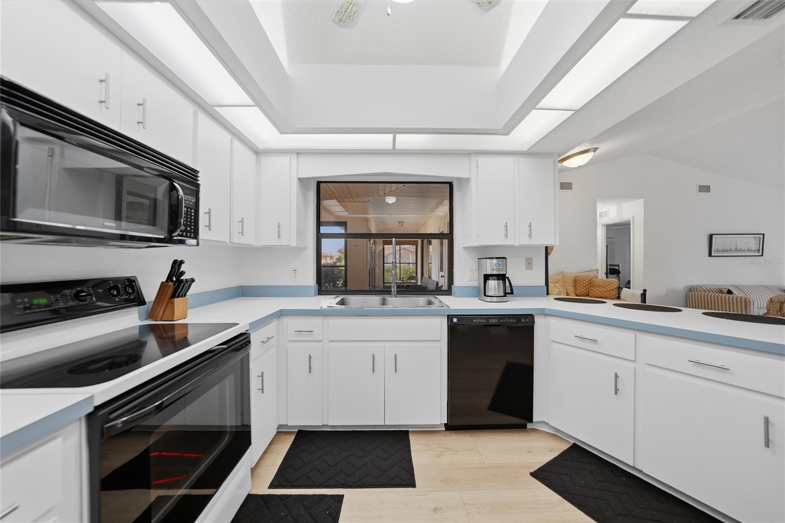 Image 11 of 55 For 5258 Boyle Terrace