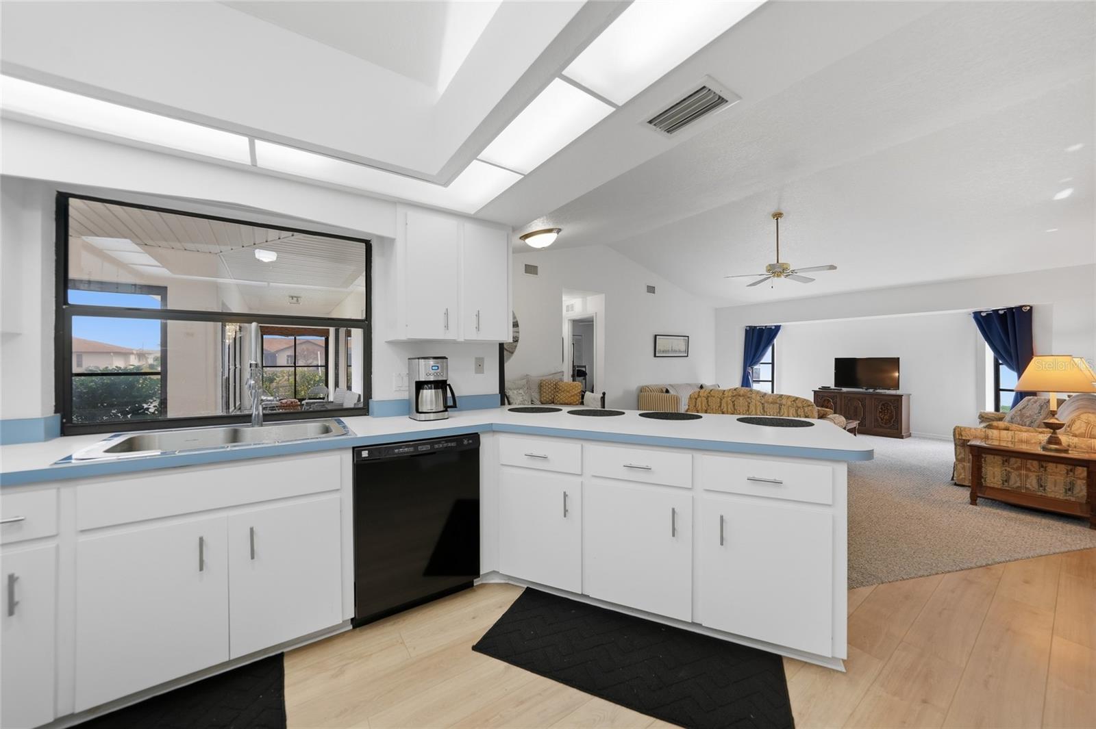 Image 13 of 55 For 5258 Boyle Terrace