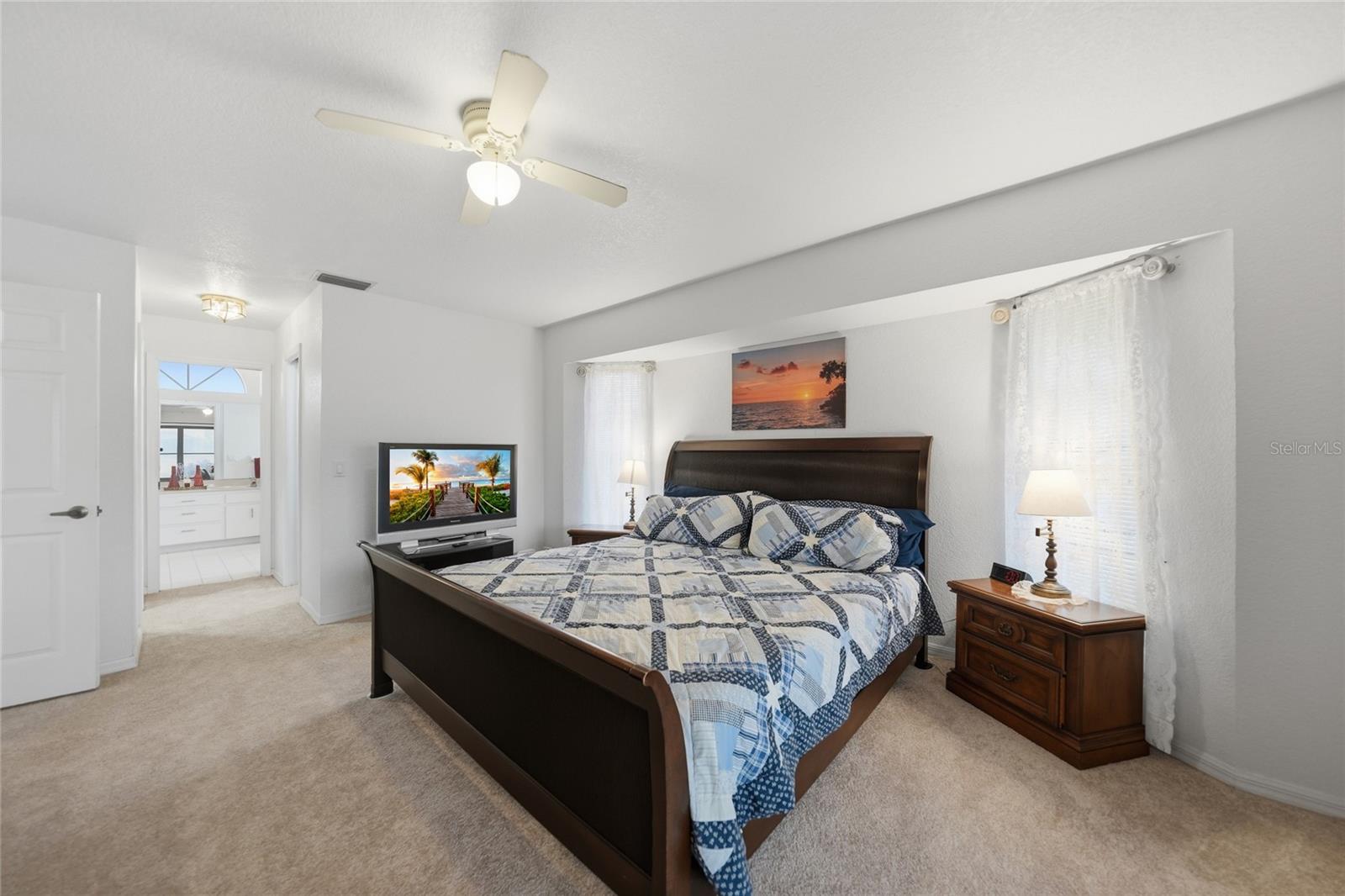 Image 22 of 55 For 5258 Boyle Terrace