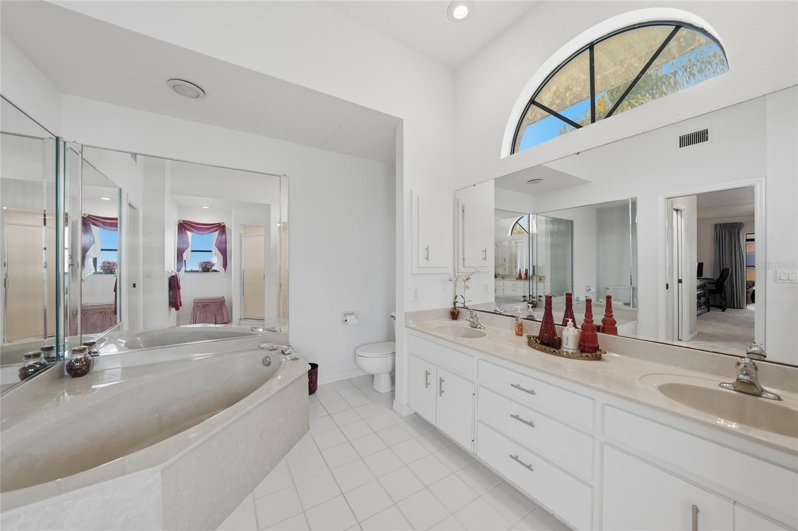 Image 24 of 55 For 5258 Boyle Terrace