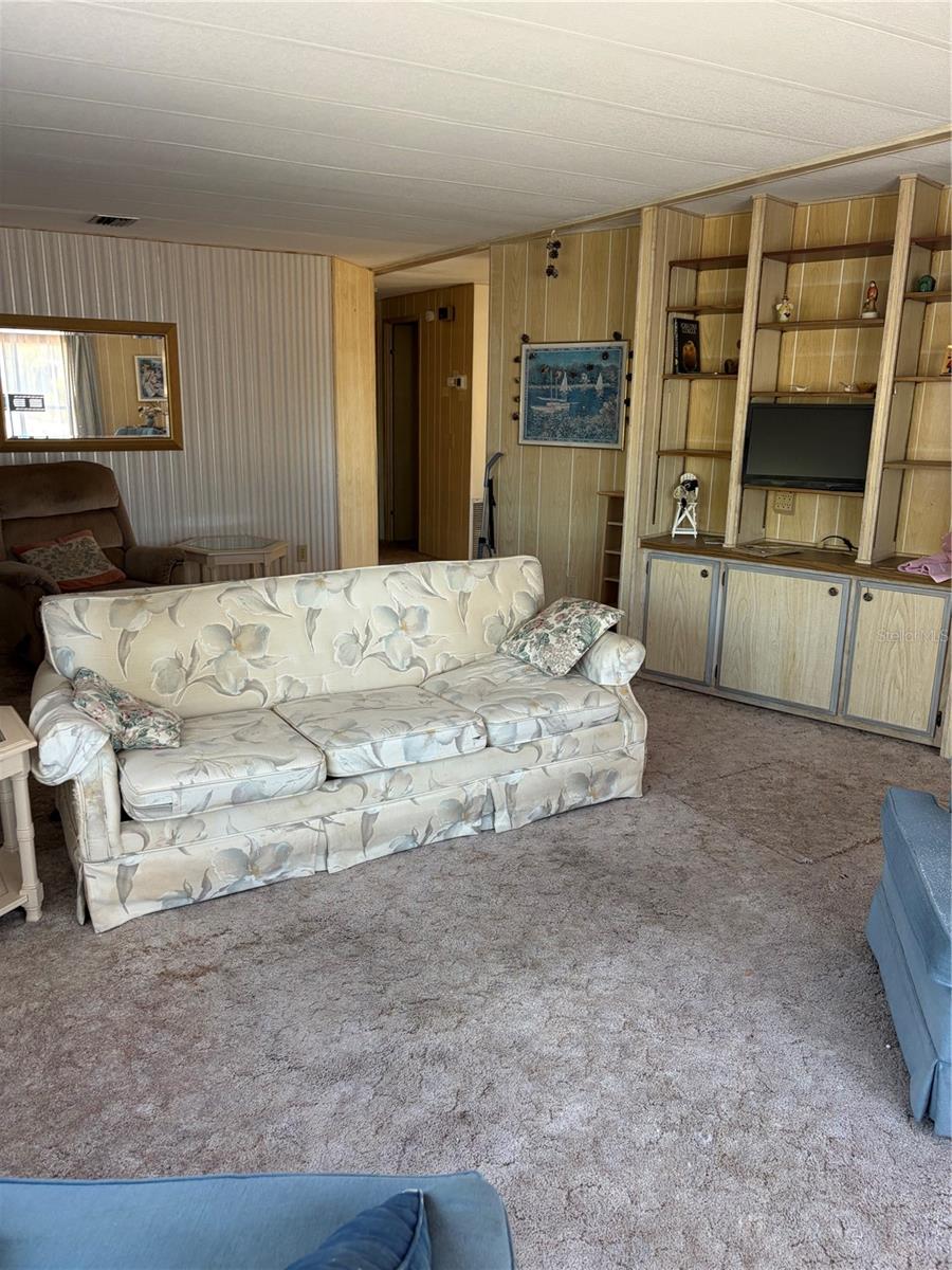 Image 4 of 26 For 1297 Kingfisher Drive