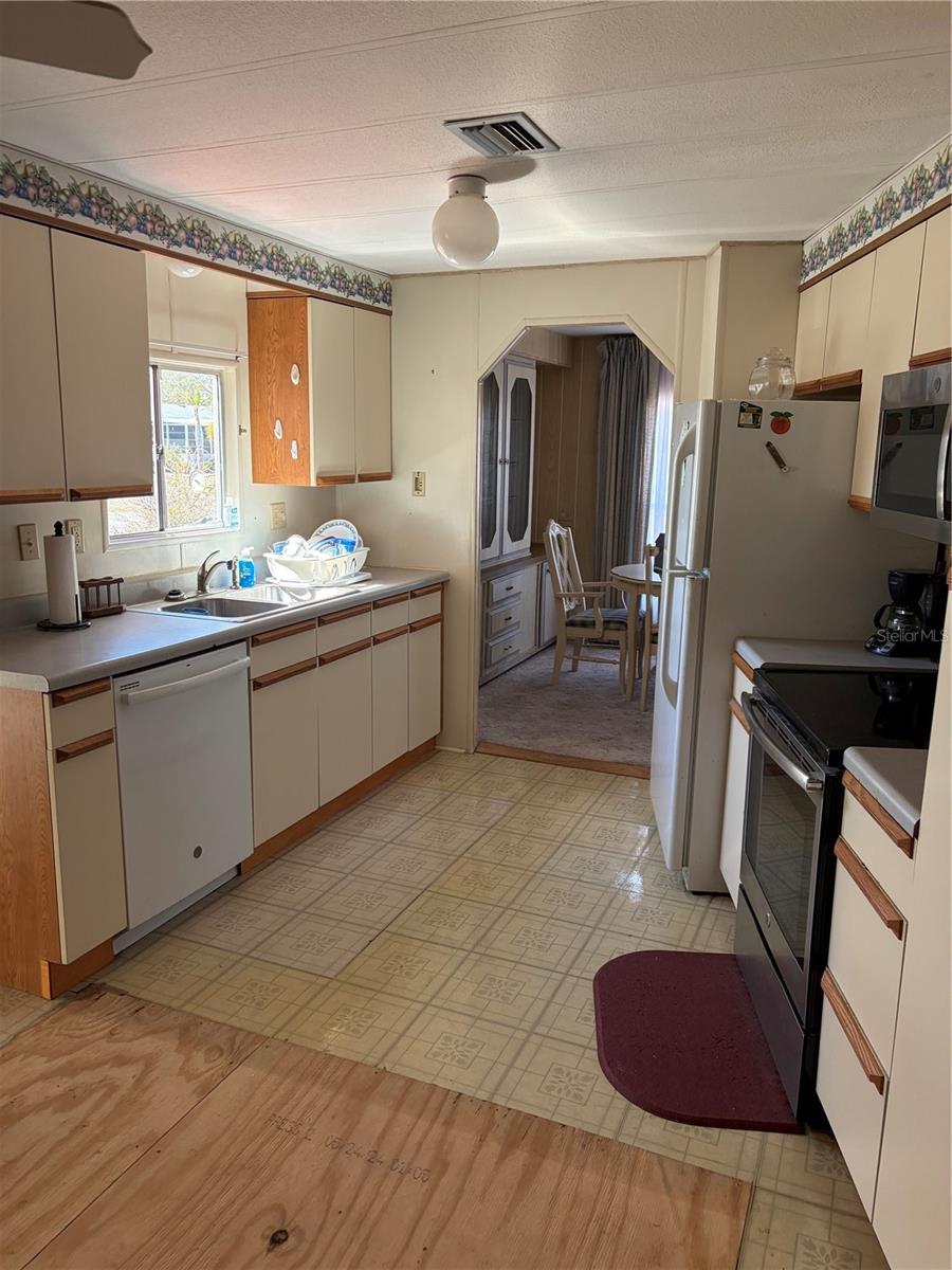 Image 5 of 26 For 1297 Kingfisher Drive