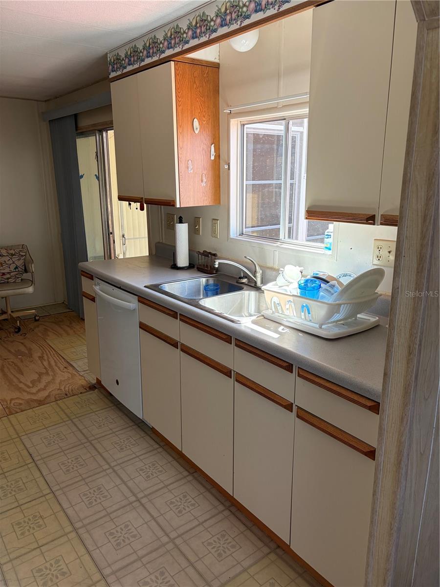 Image 8 of 26 For 1297 Kingfisher Drive