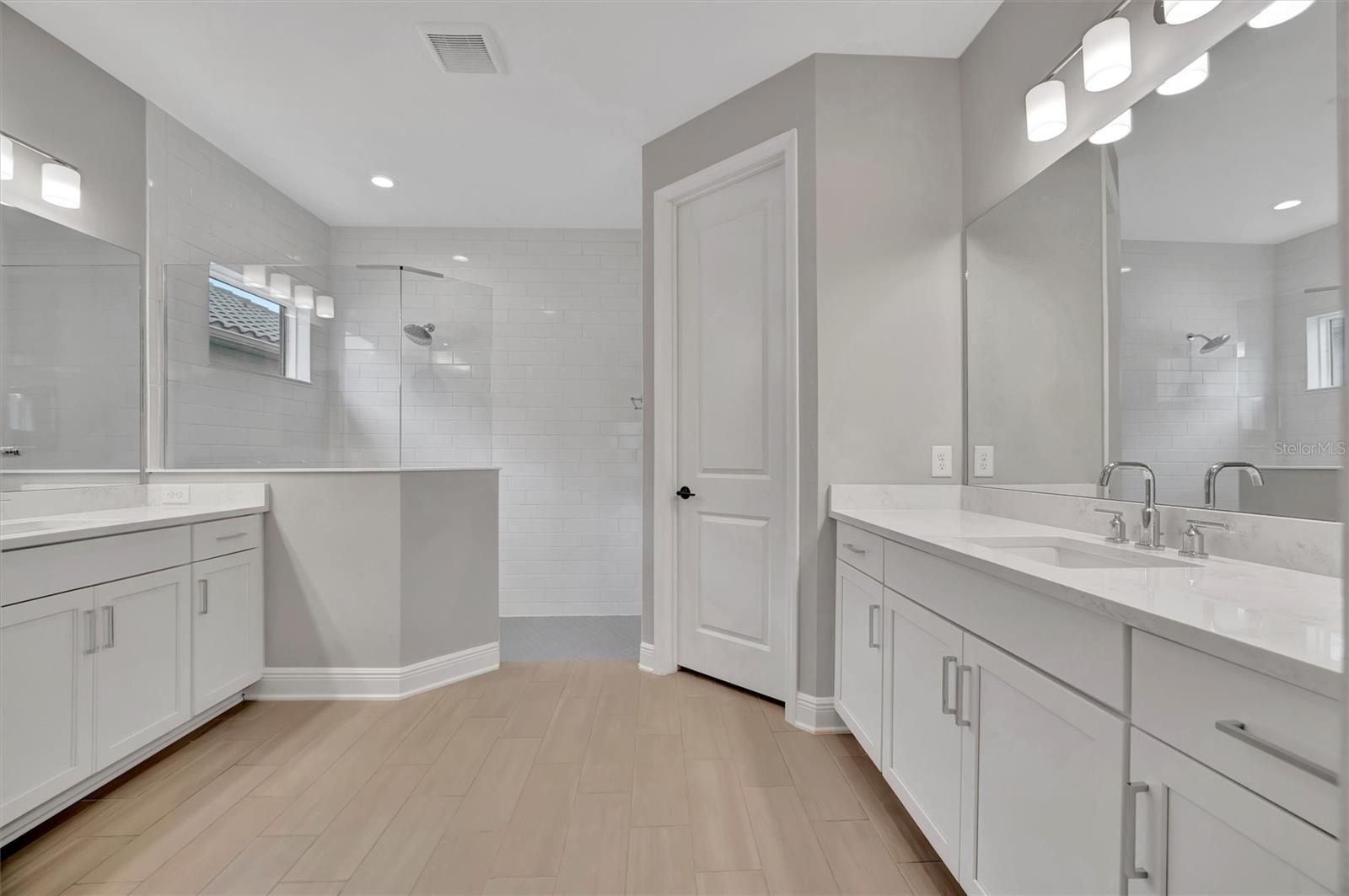 Image 18 of 25 For 10182 Crystal Isle Circle