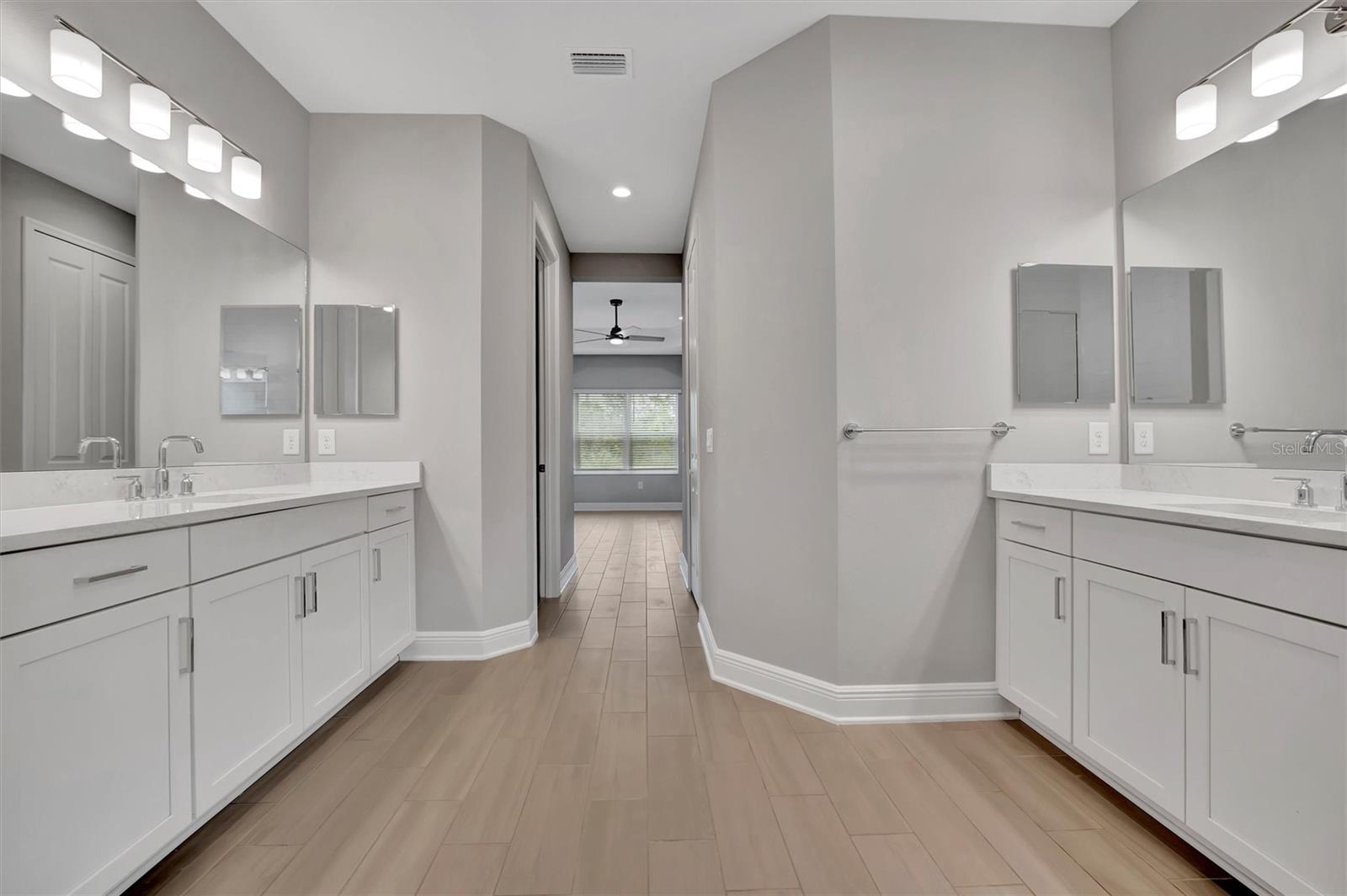 Image 19 of 25 For 10182 Crystal Isle Circle