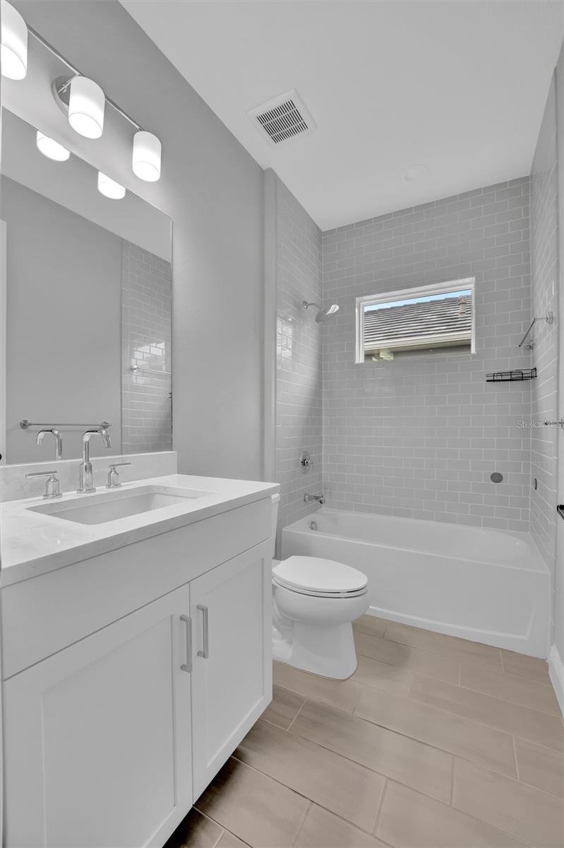 Image 4 of 25 For 10182 Crystal Isle Circle