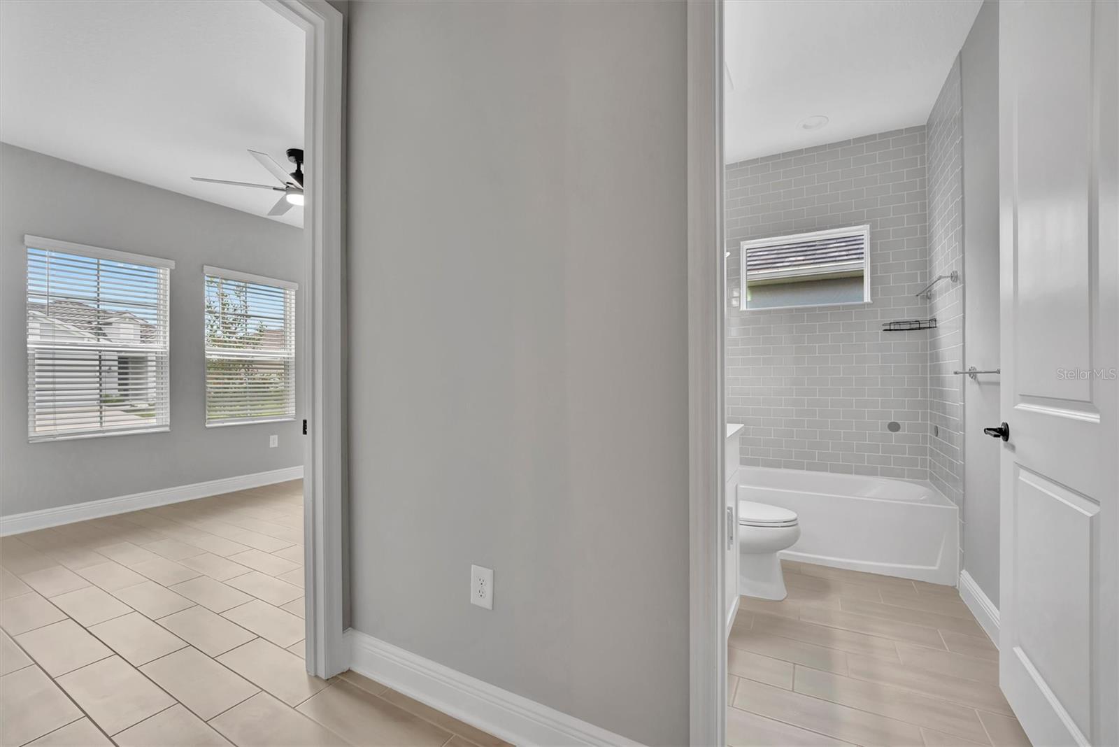 Image 5 of 25 For 10182 Crystal Isle Circle