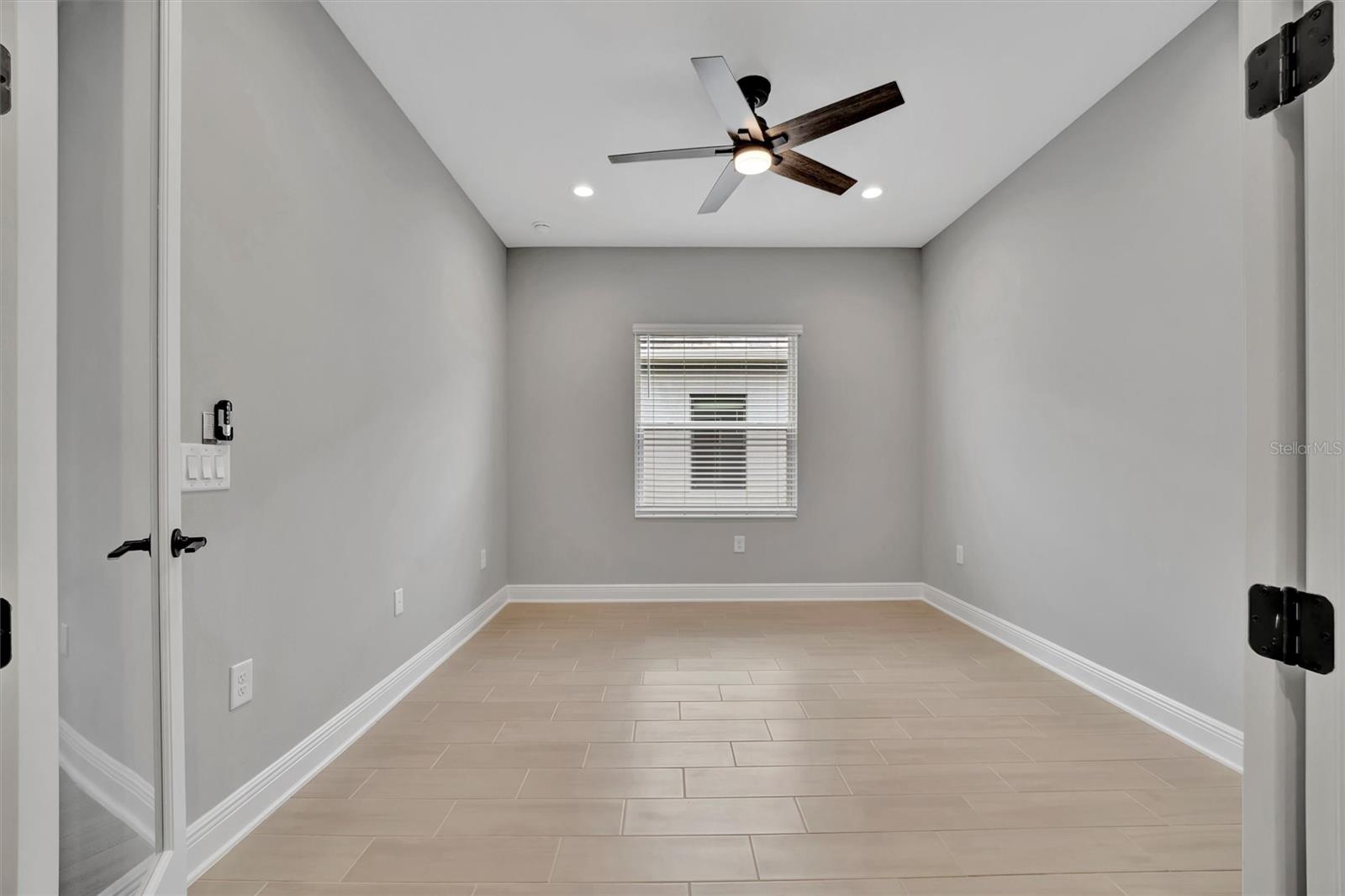 Image 6 of 25 For 10182 Crystal Isle Circle