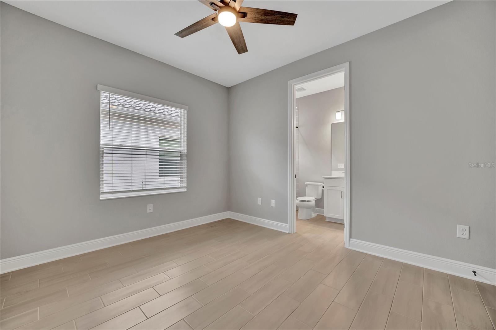 Image 9 of 25 For 10182 Crystal Isle Circle